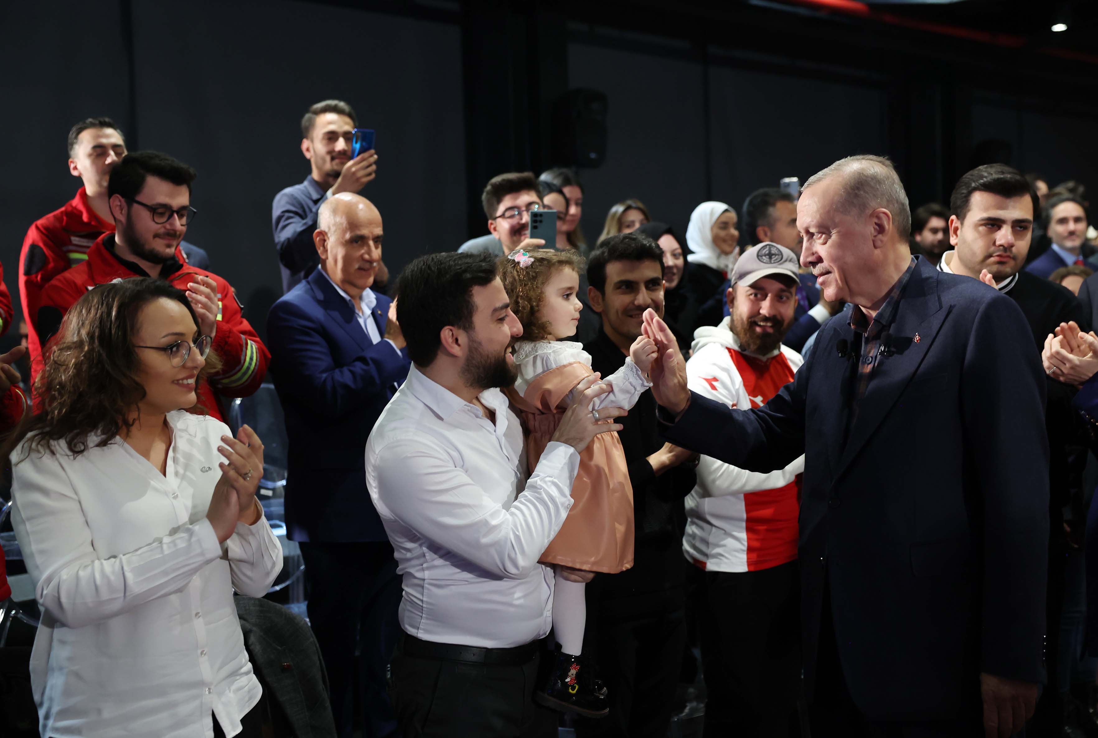 Cumhurbaşkanı Erdoğan, Samsun'da gençlerle bir araya geldi! "Biz yasakların, yoklukların, yoksullukların Türkiye'sinin tüm yükünü omuzlamış bir nesiliz"