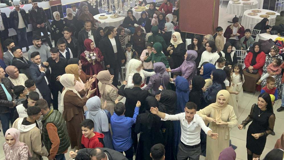 Esenyurt'ta ortalığı ayağa kaldıran olay! 15 yaşındaki kızın evlendirildiği ihbarı polisi harekete geçirdi