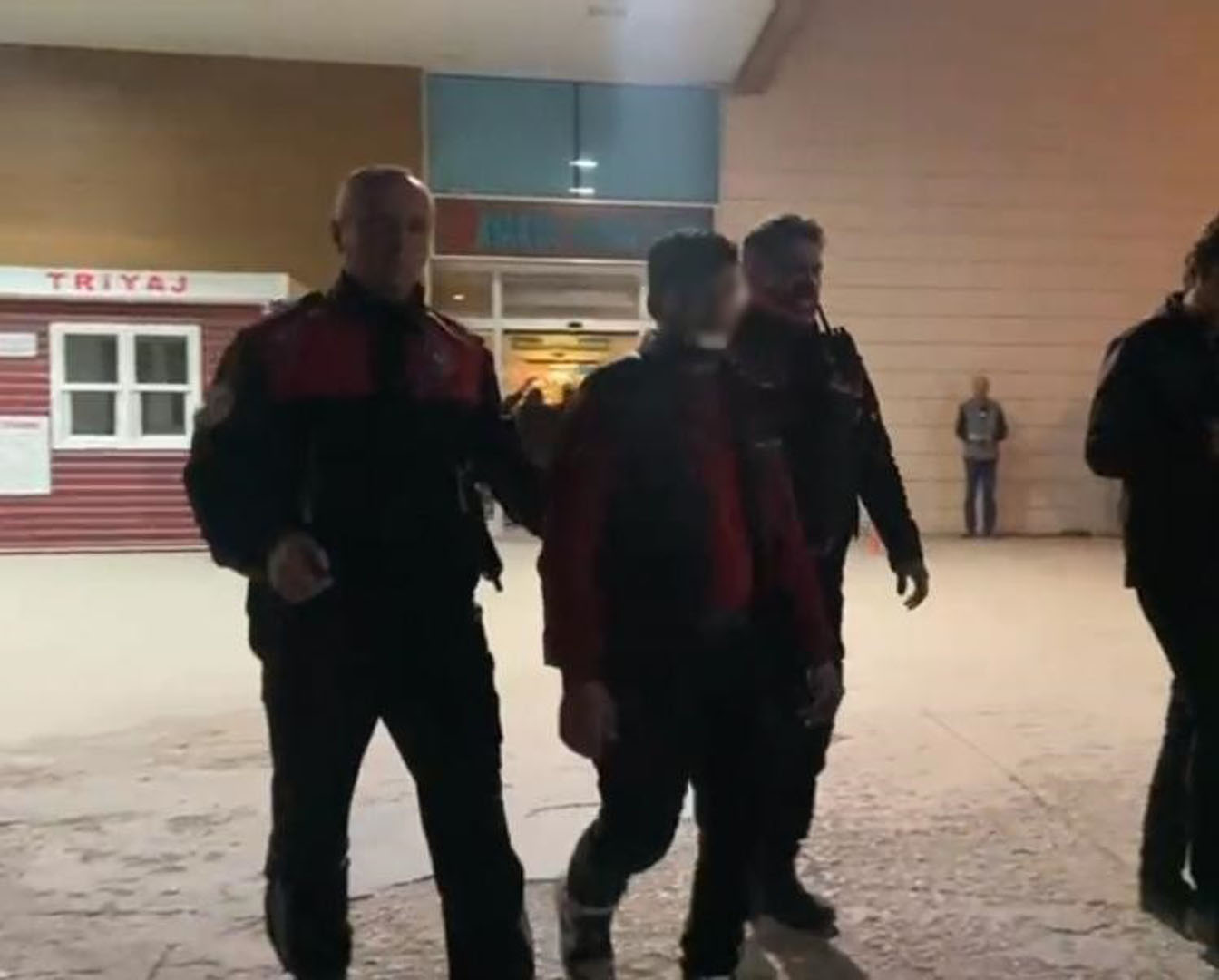 Bursa'da tacizciye acımadılar: Şüpheliyi yumruk ve tekmelerle darp ettiler