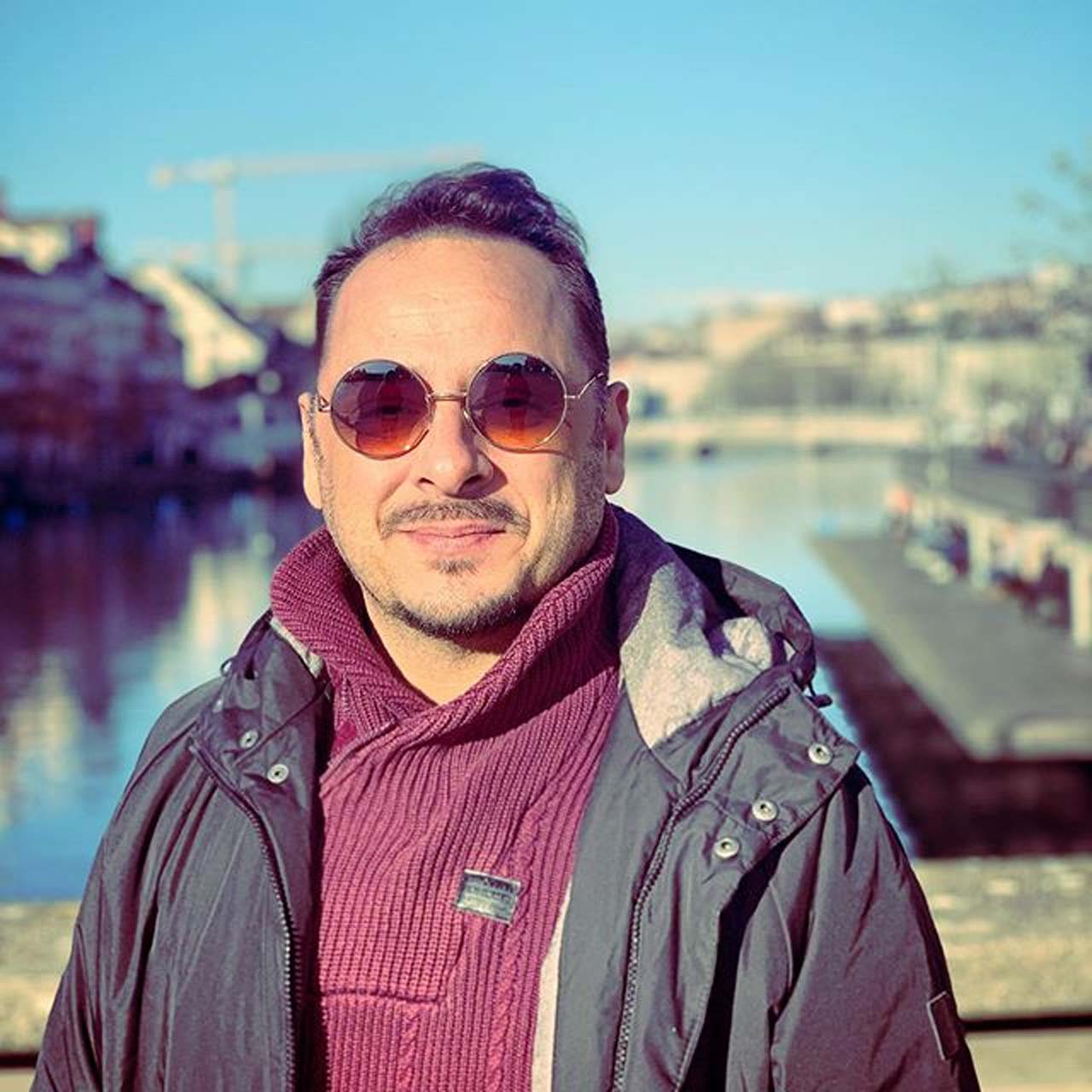 Ünlü sunucu isyan etti! Sabiha Gökçen Havalimanı'nda iki simit ve kahveye ödediği ücret şaşkınlık yarattı: Bütün gün konuşmak istemiyorum