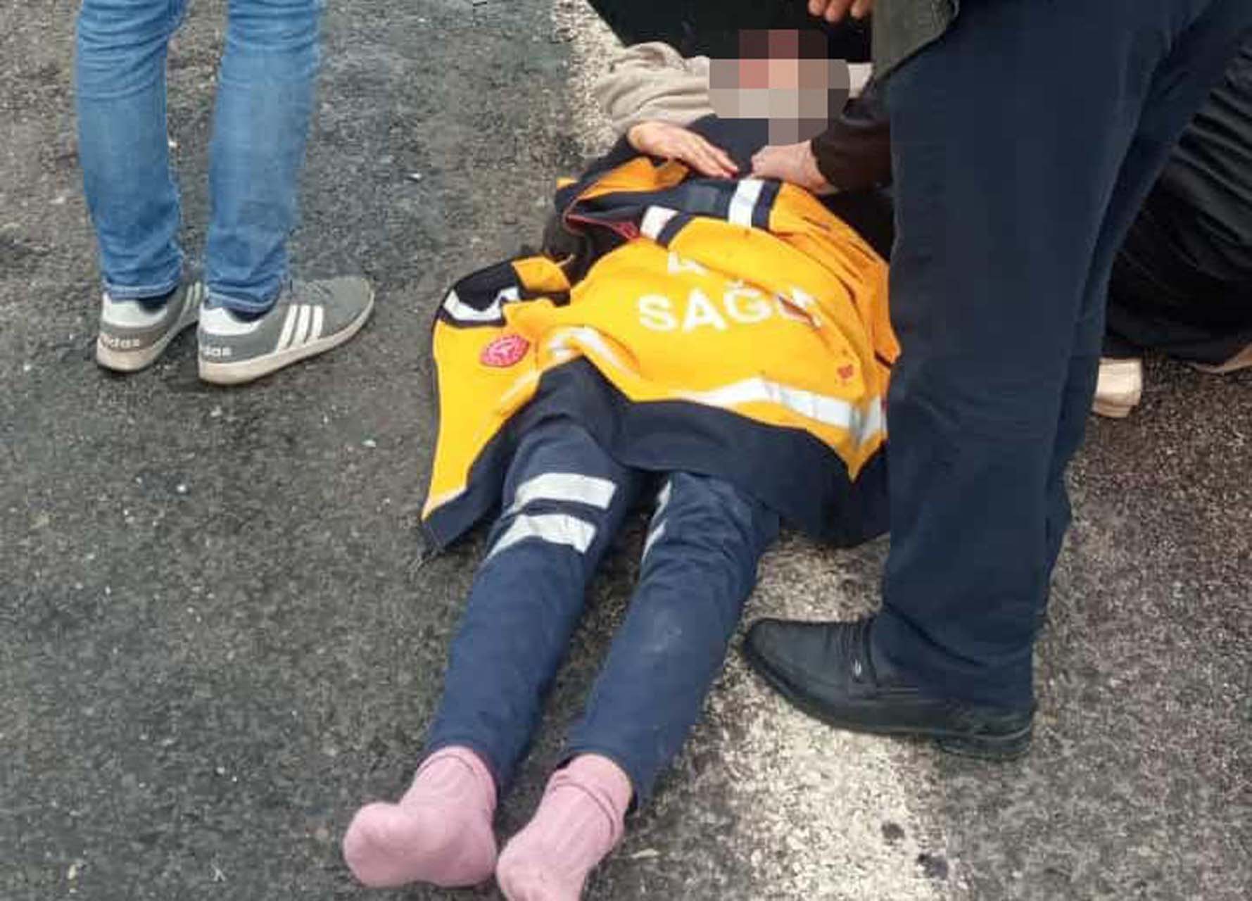 Diyarbakır'da acı kaza! Ambulans ile TIR çarpıştı: Hasta çocuk öldü, yaralılar var 