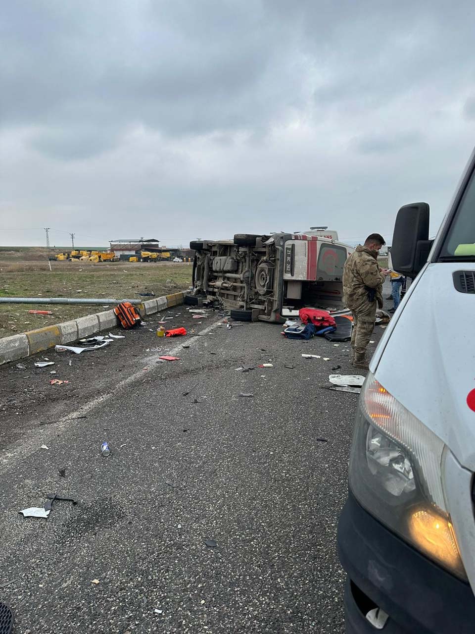 Diyarbakır'da acı kaza! Ambulans ile TIR çarpıştı: Hasta çocuk öldü, yaralılar var 
