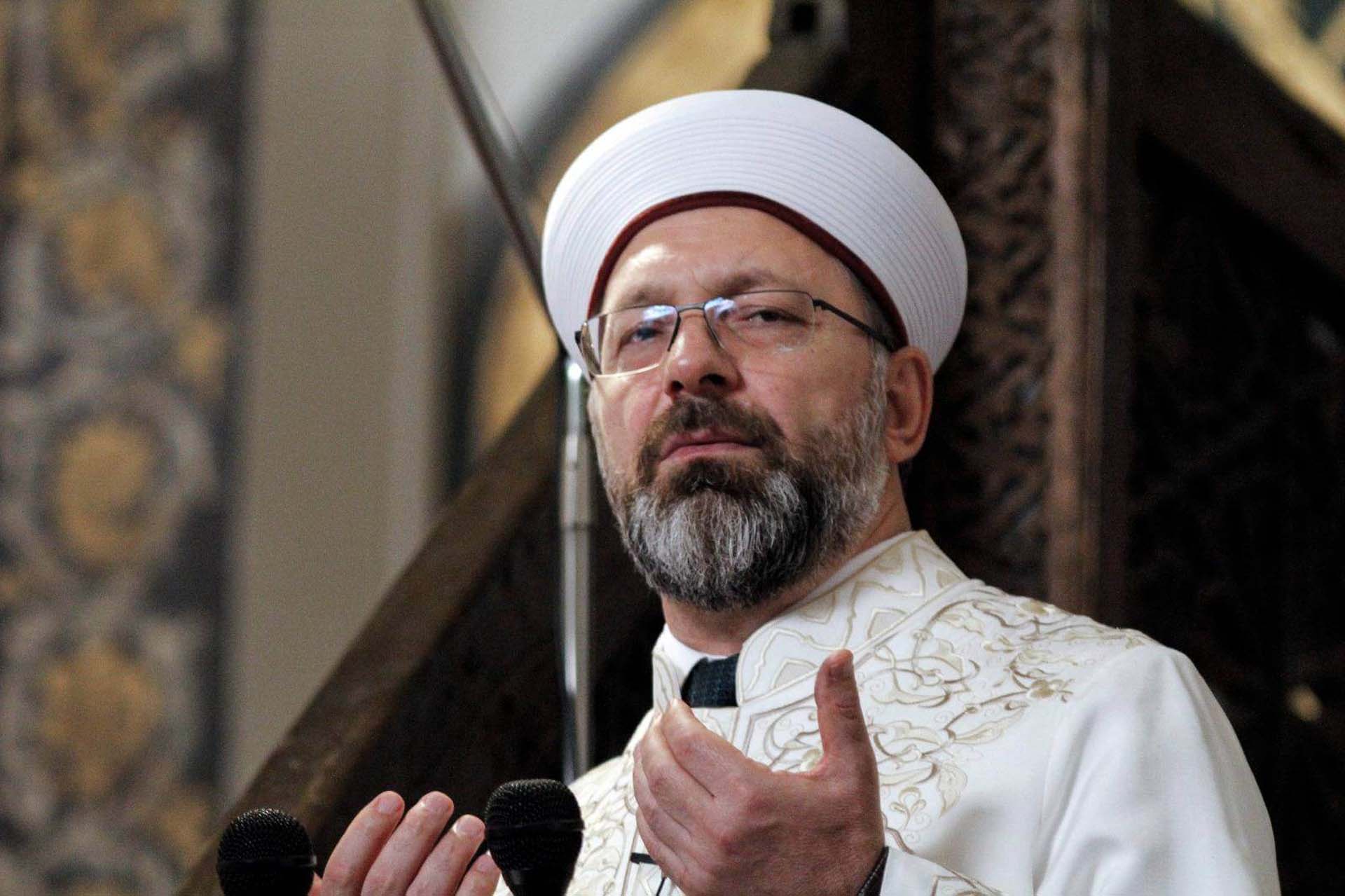 Ben 4 kız çocuk babasıyım diyerek konuştu! Diyanet İşleri Başkanı Prof. Dr. Ali Erbaş, evlilik yaşı tartışmalarına son noktayı koydu! 