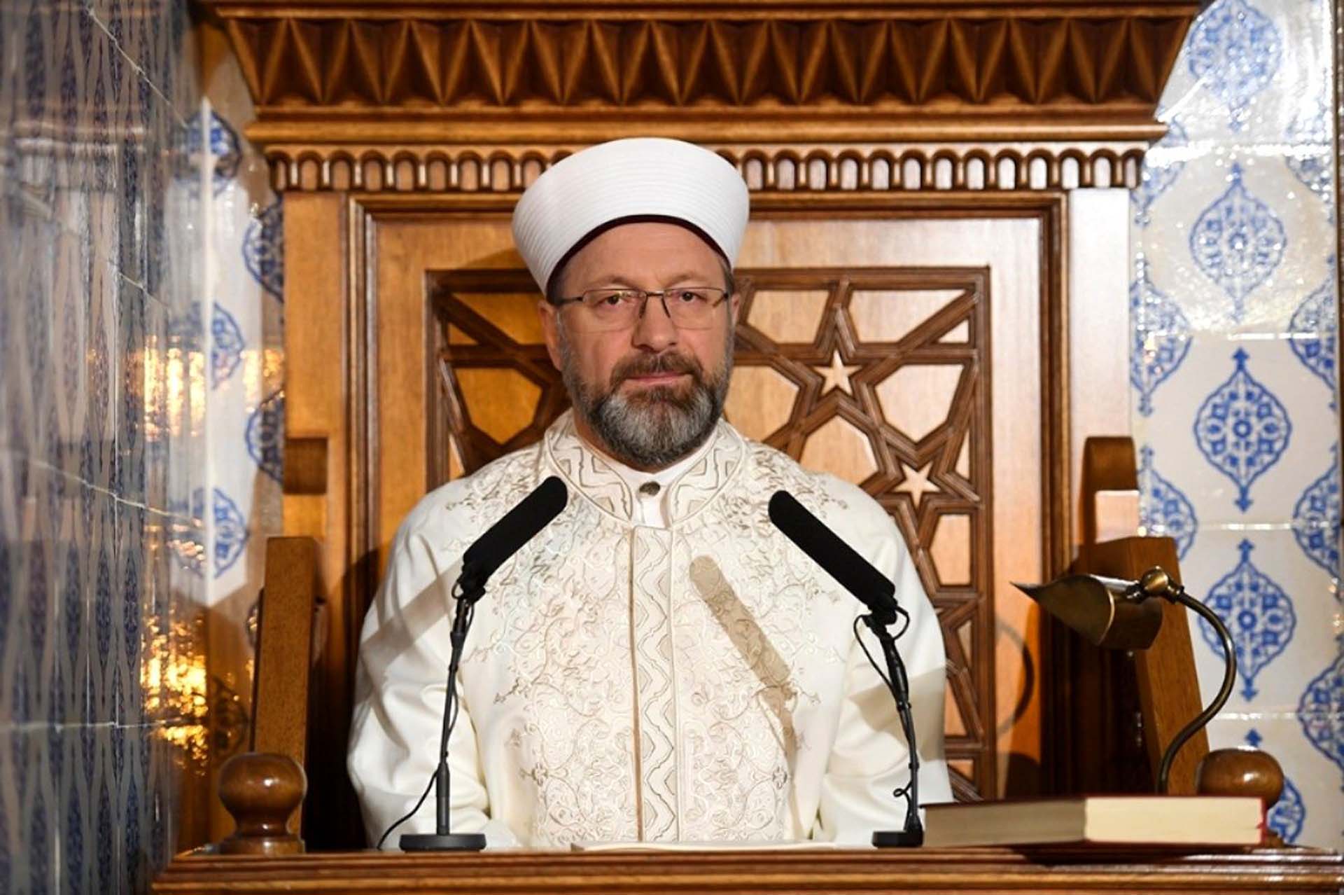 Ben 4 kız çocuk babasıyım diyerek konuştu! Diyanet İşleri Başkanı Prof. Dr. Ali Erbaş, evlilik yaşı tartışmalarına son noktayı koydu! 