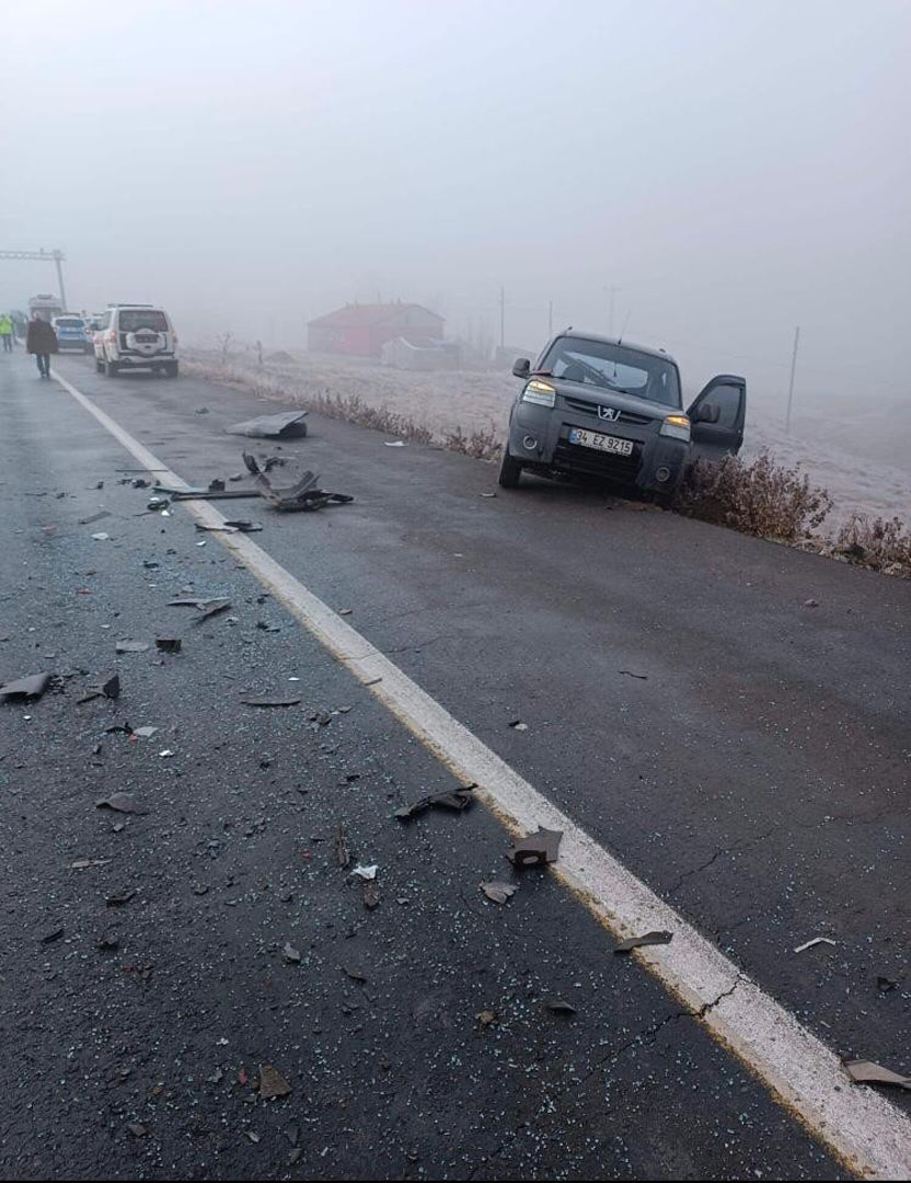 Sis ve gizli buzlanma kazaya neden oldu: 5 kişi yaralandı