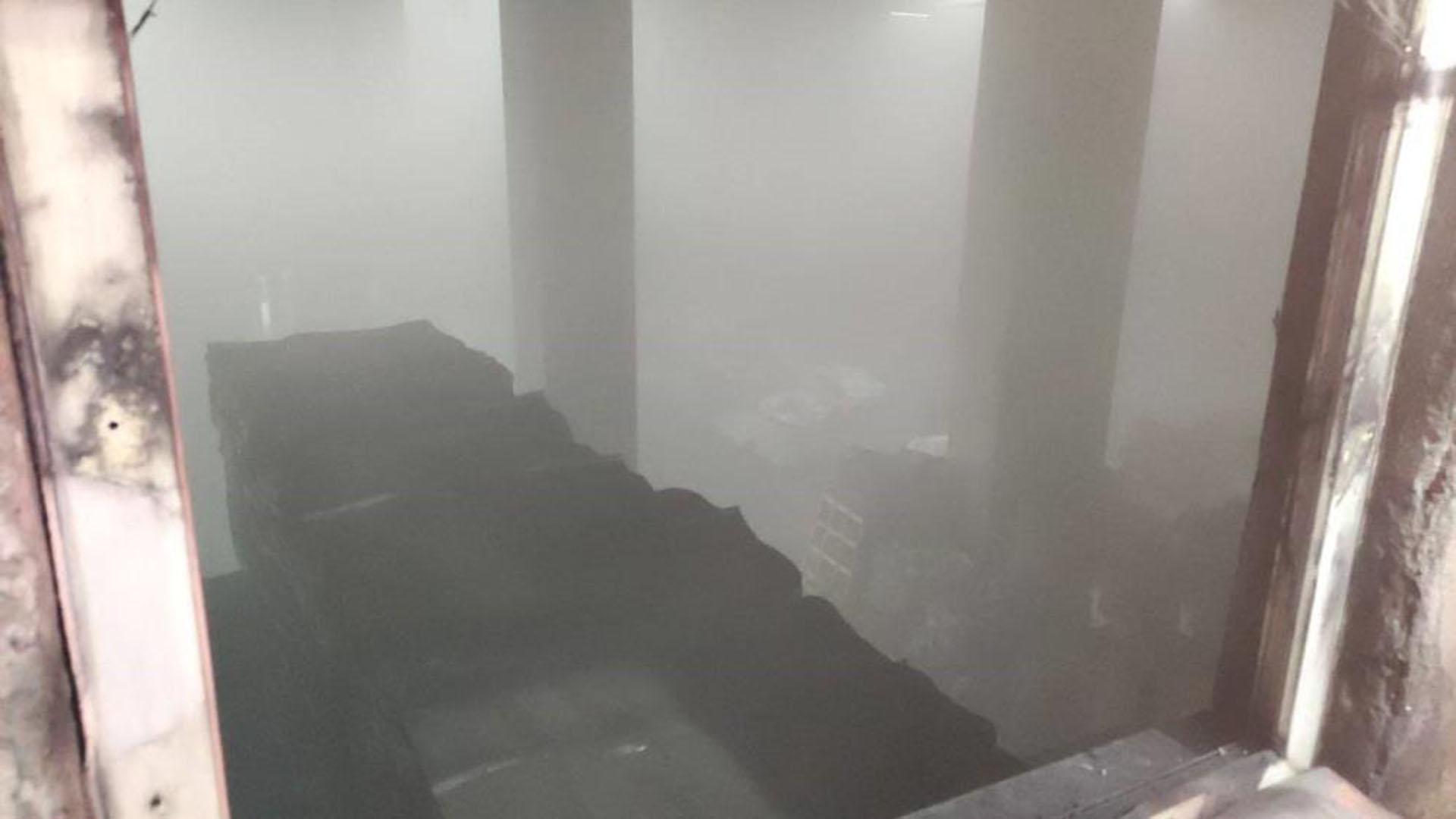 Kocaeli'de yangın: Kauçuk fabrikası alevlere teslim oldu