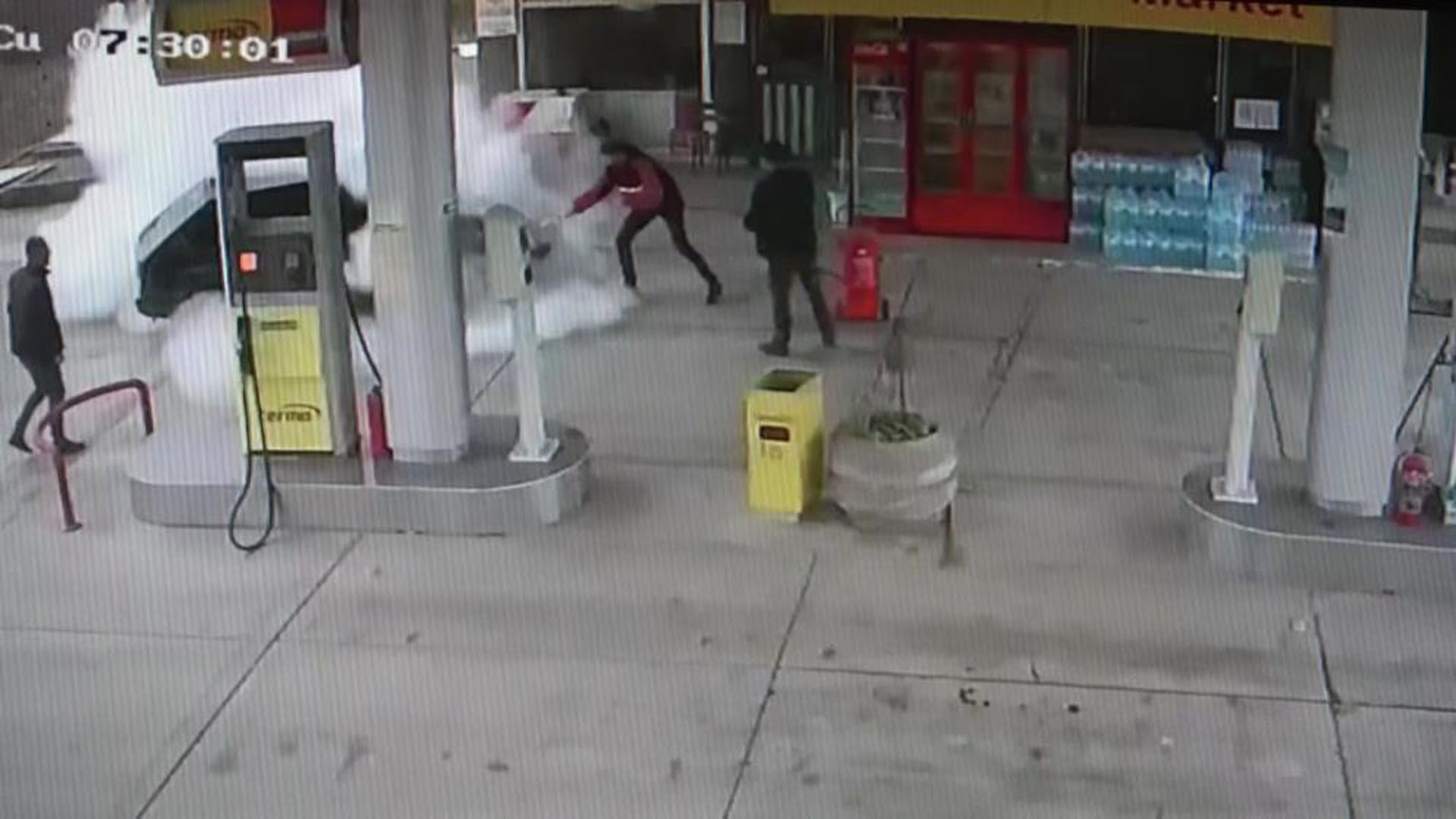 19 yaşındaki gençten alkışlanacak hareket: Akaryakıt istasyonunu havaya uçmaktan kurtardı