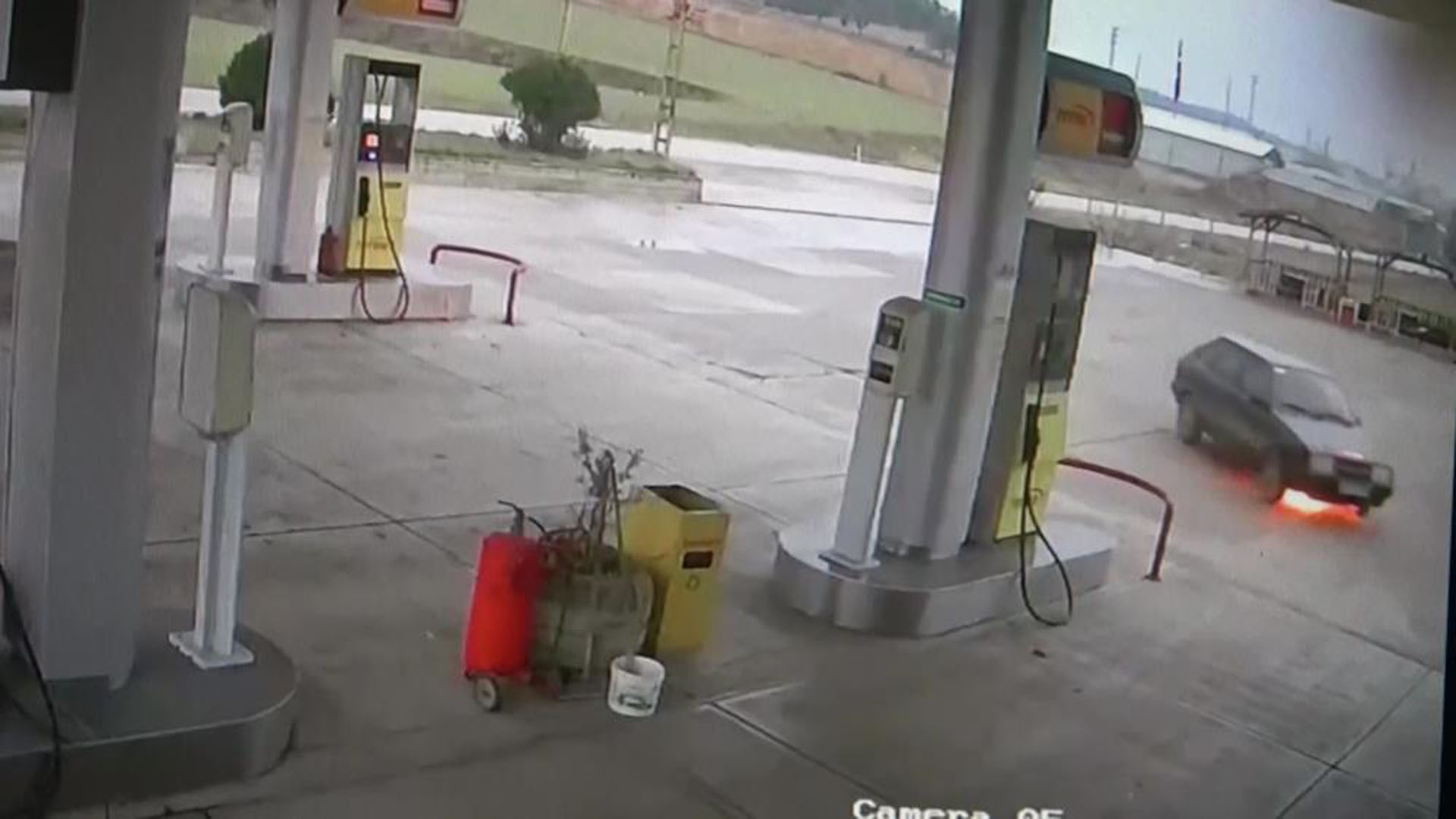 19 yaşındaki gençten alkışlanacak hareket: Akaryakıt istasyonunu havaya uçmaktan kurtardı