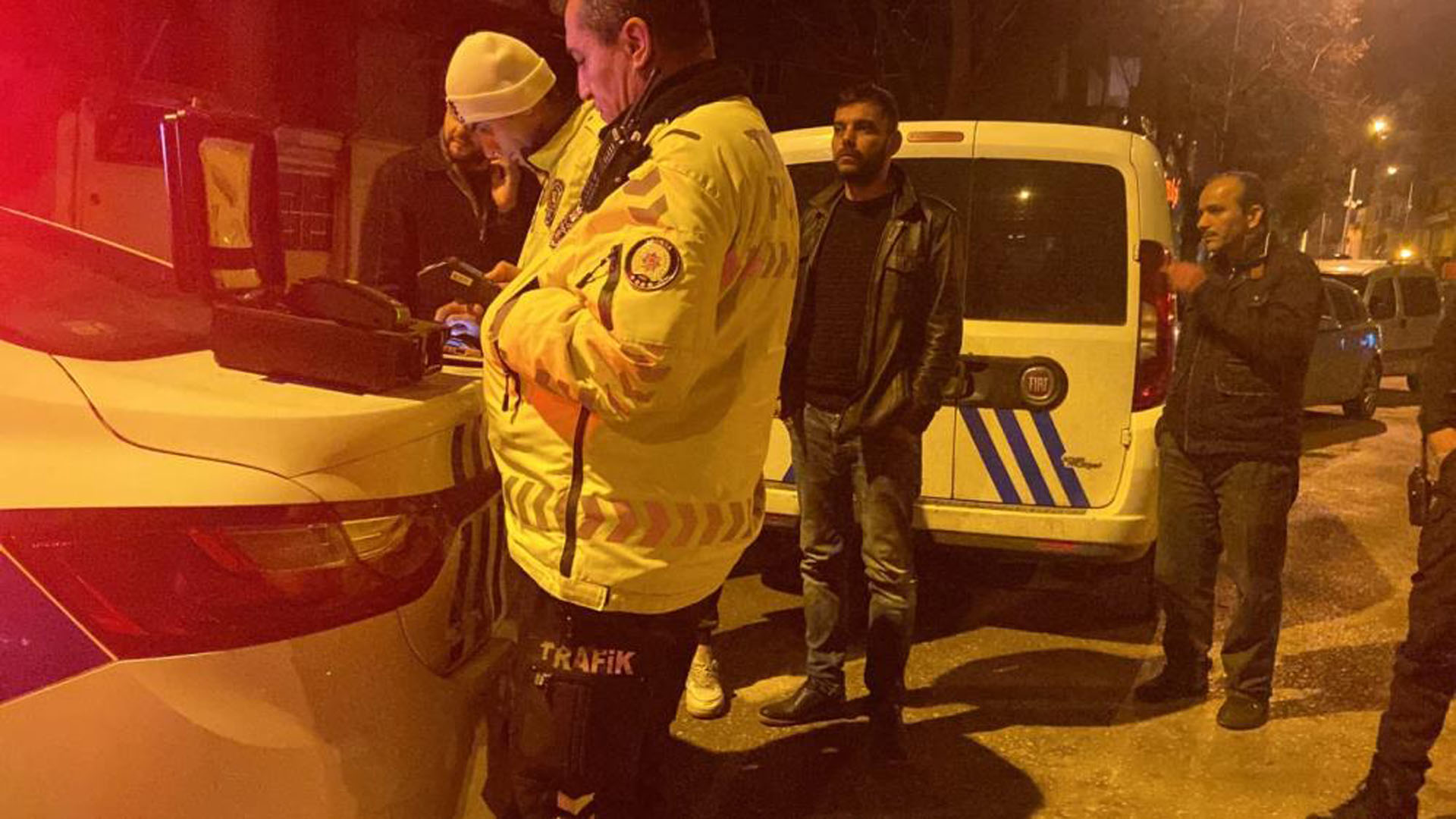 Bursa'da alkollü ve ehliyetsiz sürücü pes dedirtti: Kız arkadaşım var arabada niye uzatıyoruz