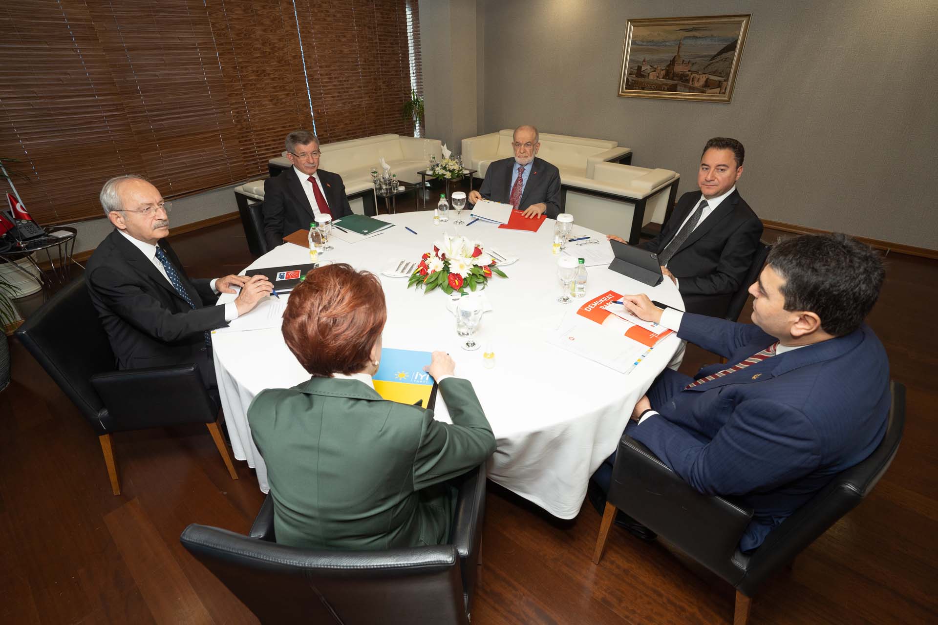 Son dakika | Kılıçdaroğlu'ndan cumhurbaşkanı adaylığı için flaş sözler! İmamoğlu ve Yavaş'a kapıyı kapattı, Akşener'e tepki gösterdi