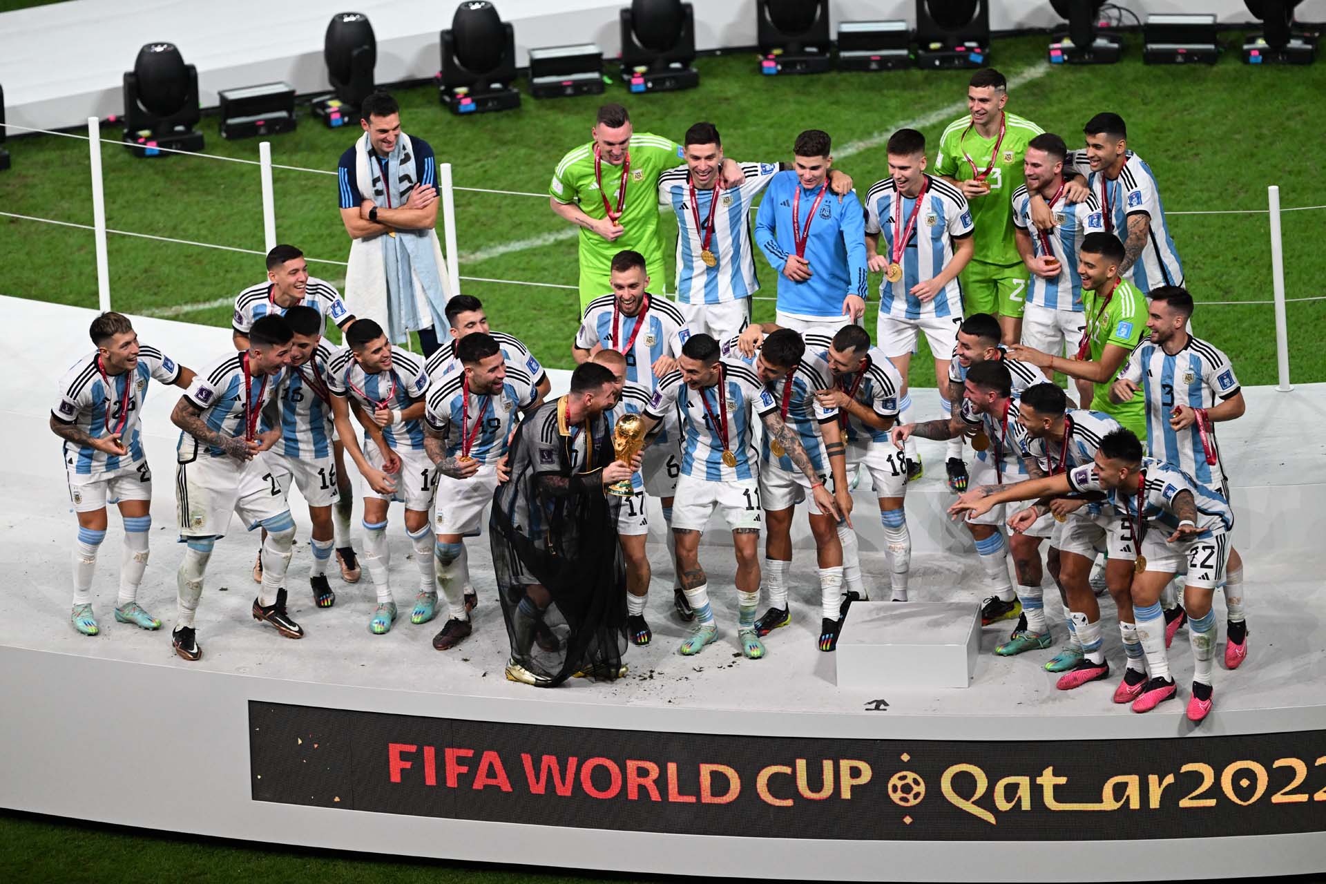 Lionel Messi, Dünya Kupası'nı kazandı! Kariyerindeki eksik parçayı tamamladı 