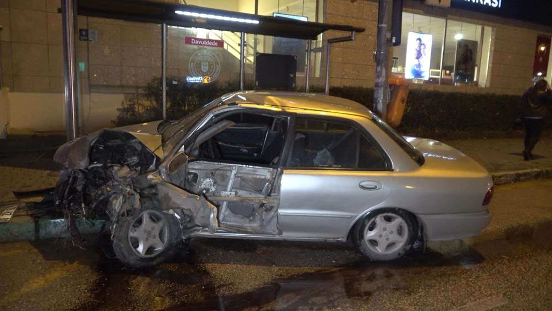 Kırık koluyla direksiyona geçip kaza yaptı, ortalığı birbirine kattı! Cezayı kardeşimin üzerine yazın