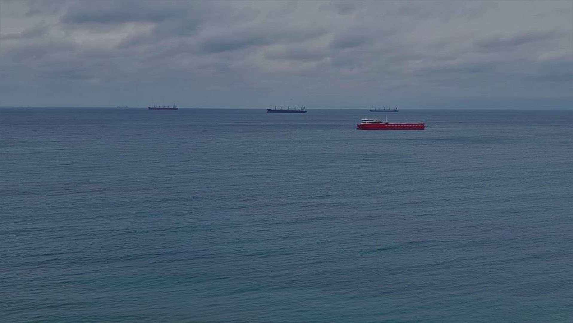 Marmara Denizi fırtınaya teslim oldu: Balıkçı tekneleri açılamadı, yük ticareti yapan gemiler kıyıya demirledi