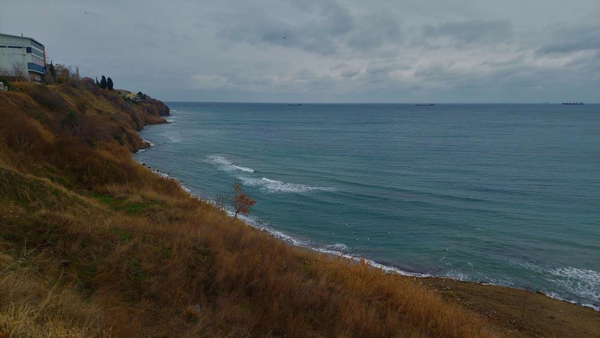 Marmara Denizi fırtınaya teslim oldu: Balıkçı tekneleri açılamadı, yük ticareti yapan gemiler kıyıya demirledi