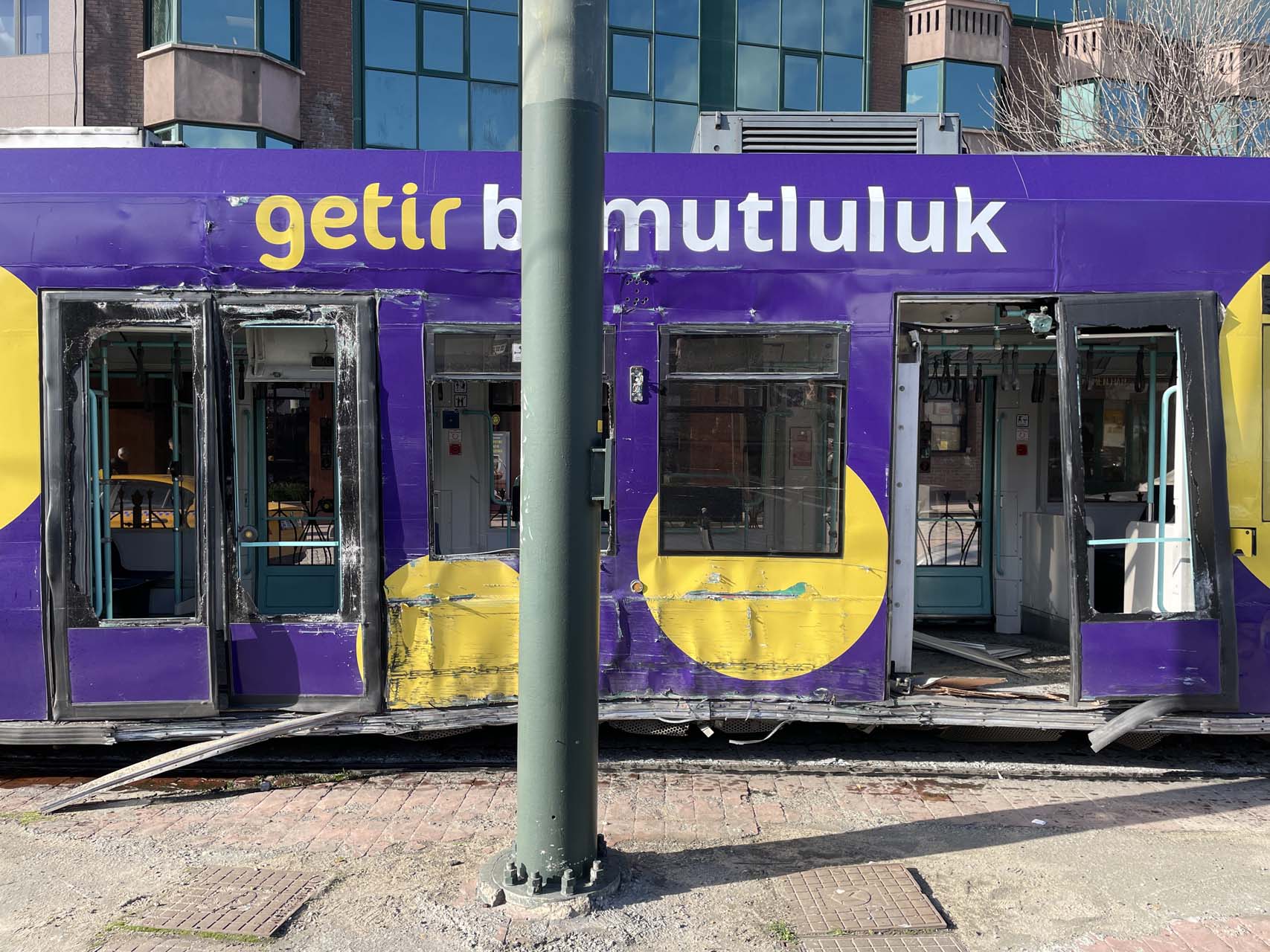 Son dakika! İstanbul'da tramvay kazası: Yaralılar var