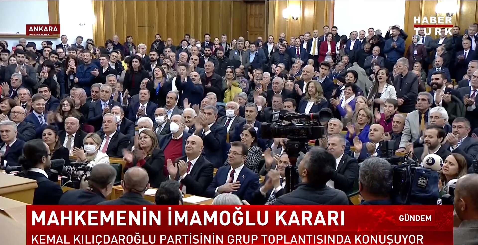 Ekrem İmamoğlu'nun Kemal Kılıçdaroğlu konuşurken verdiği tepki olay oldu! Herkes alkışladı, İmamoğlu böyle tepki verdi!