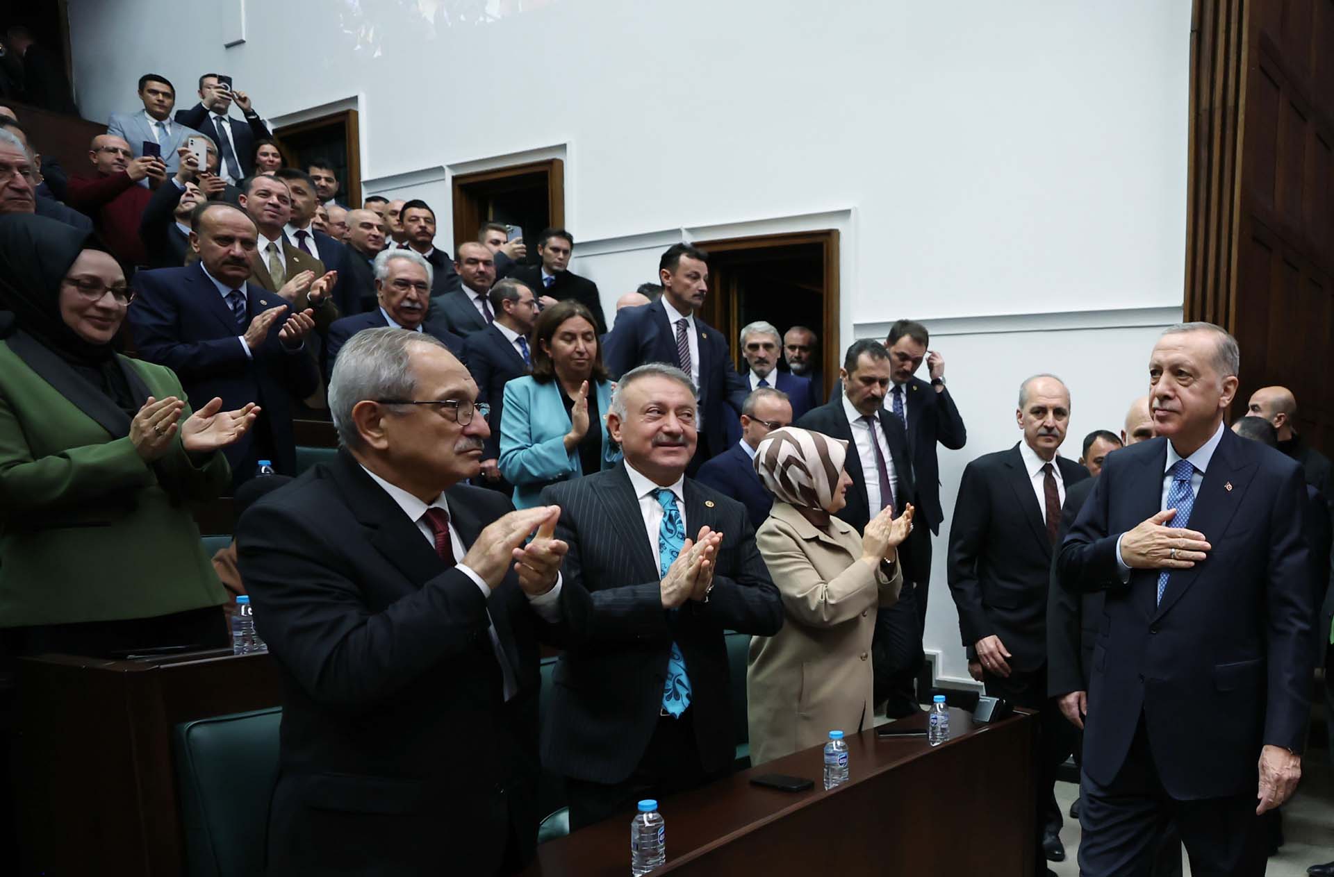 Cumhurbaşkanı Erdoğan, AK Parti Grup Toplantısı'nda konuştu! Asgari ücreti yarına açıklayıp yoluna koyacağız