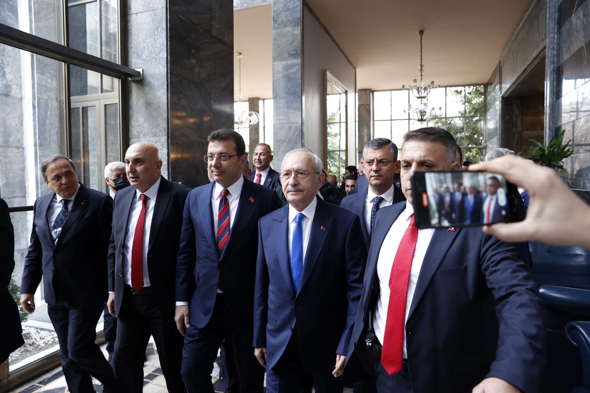 CHP kulislerinde dikkat çeken sözler! İmamoğlu da Kılıçdaroğlu da aday, kararı altılı masa verecek