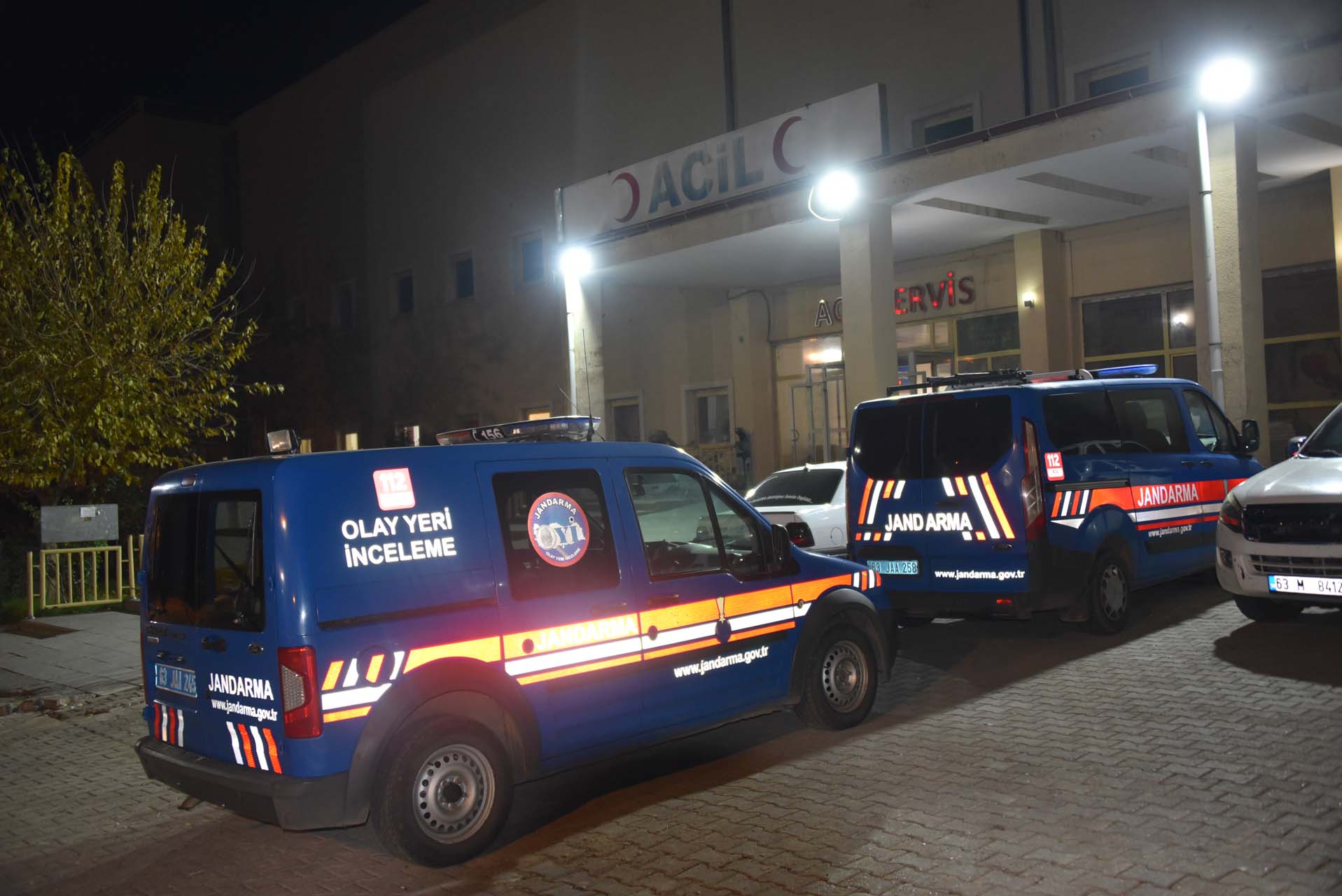 Şanlıurfa'da arazi anlaşmazlığı! Kepçe operatörü yakınlarını çağırdı, taşlı sopalı kavga çıktı: Yaralılar var 