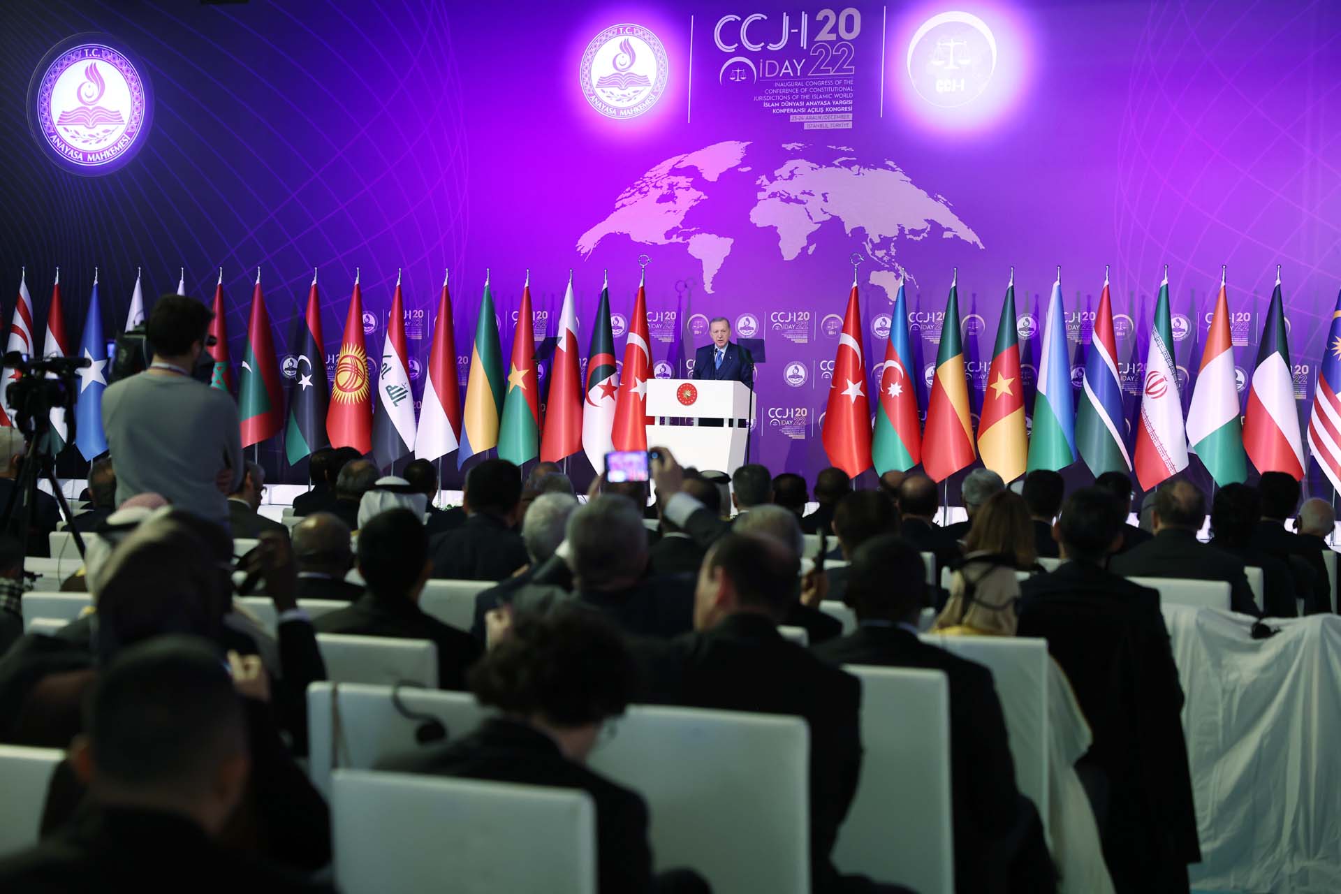 Cumhurbaşkanı Erdoğan'dan İslam Dünyası Anayasa Yargısı Konferansı'nda konuştu! Teröristler Avrupa ülkelerinde ellerini kollarını sallayarak geziyorlar