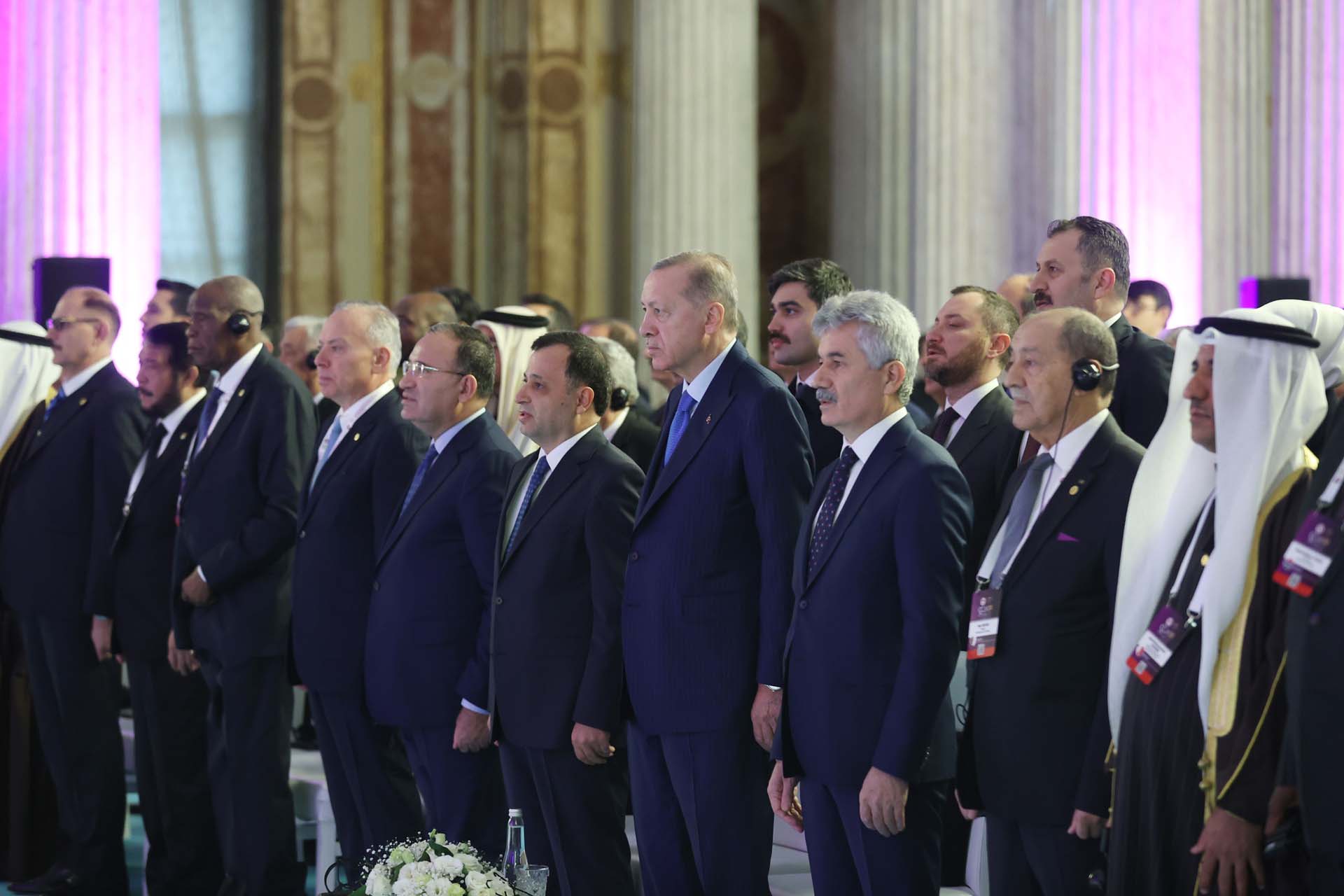 Cumhurbaşkanı Erdoğan'dan İslam Dünyası Anayasa Yargısı Konferansı'nda konuştu! Teröristler Avrupa ülkelerinde ellerini kollarını sallayarak geziyorlar