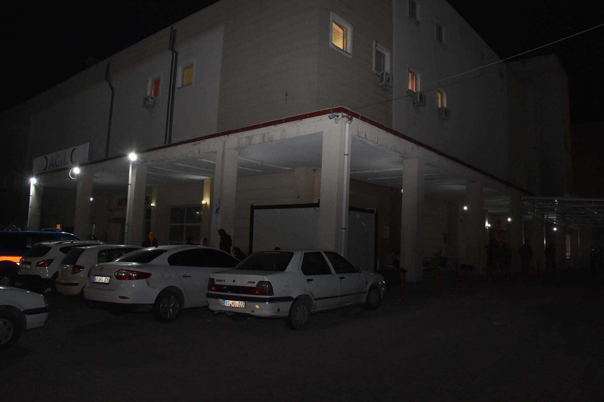 Şanlıurfa'da arazi anlaşmazlığı! Kepçe operatörü yakınlarını çağırdı, taşlı sopalı kavga çıktı: Yaralılar var 