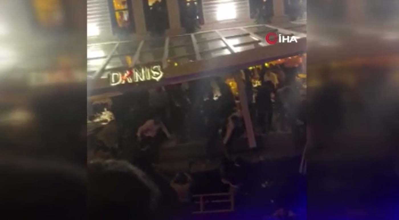 Son dakika| Beşiktaş'da iskelede bulunan bir restoranın balkonu çöktü: 4 yaralı