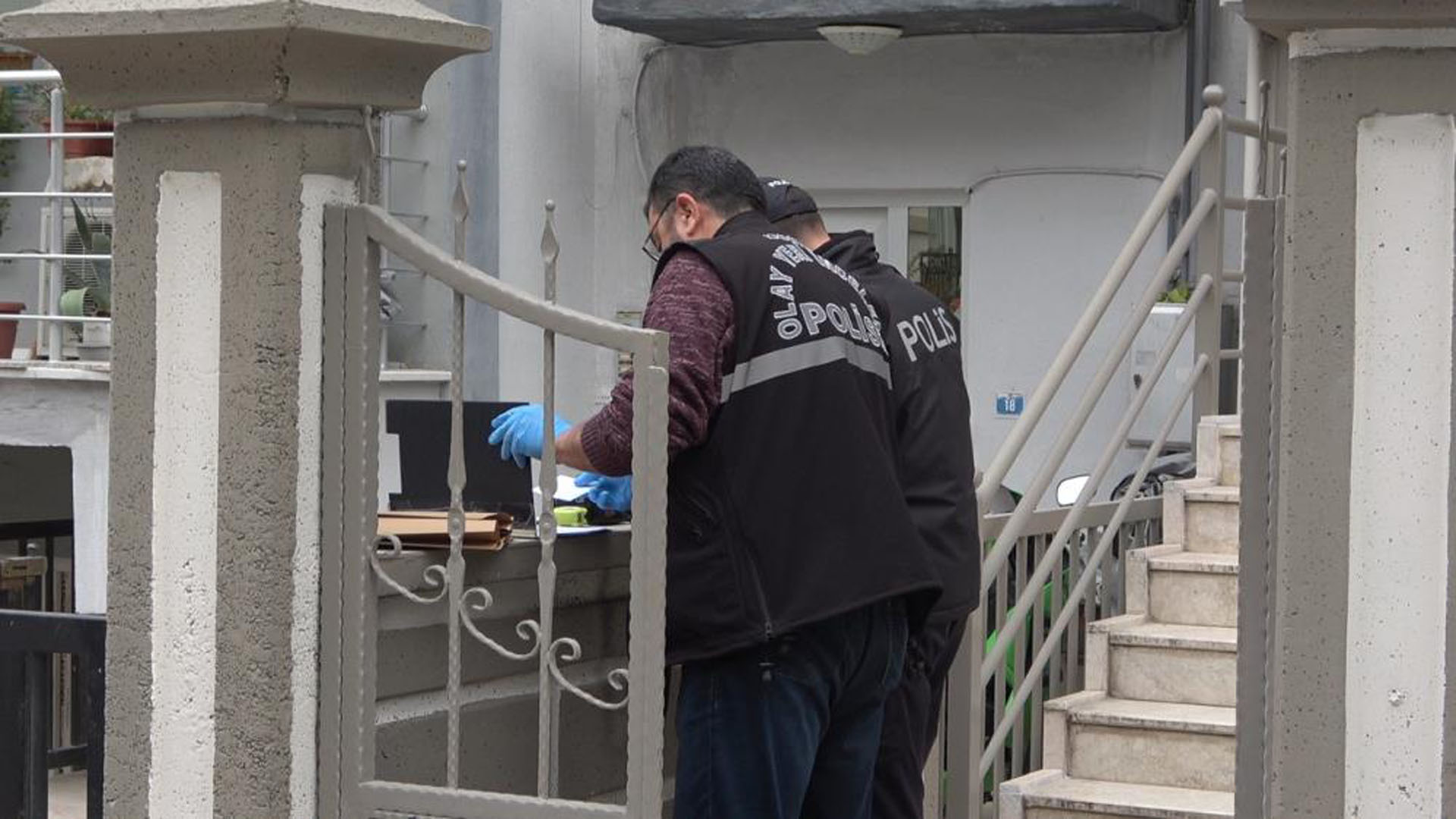 Denizli'de kan donduran olay! Genç kadın, babasını göğsünden bıçaklayıp kendini ihbar etti