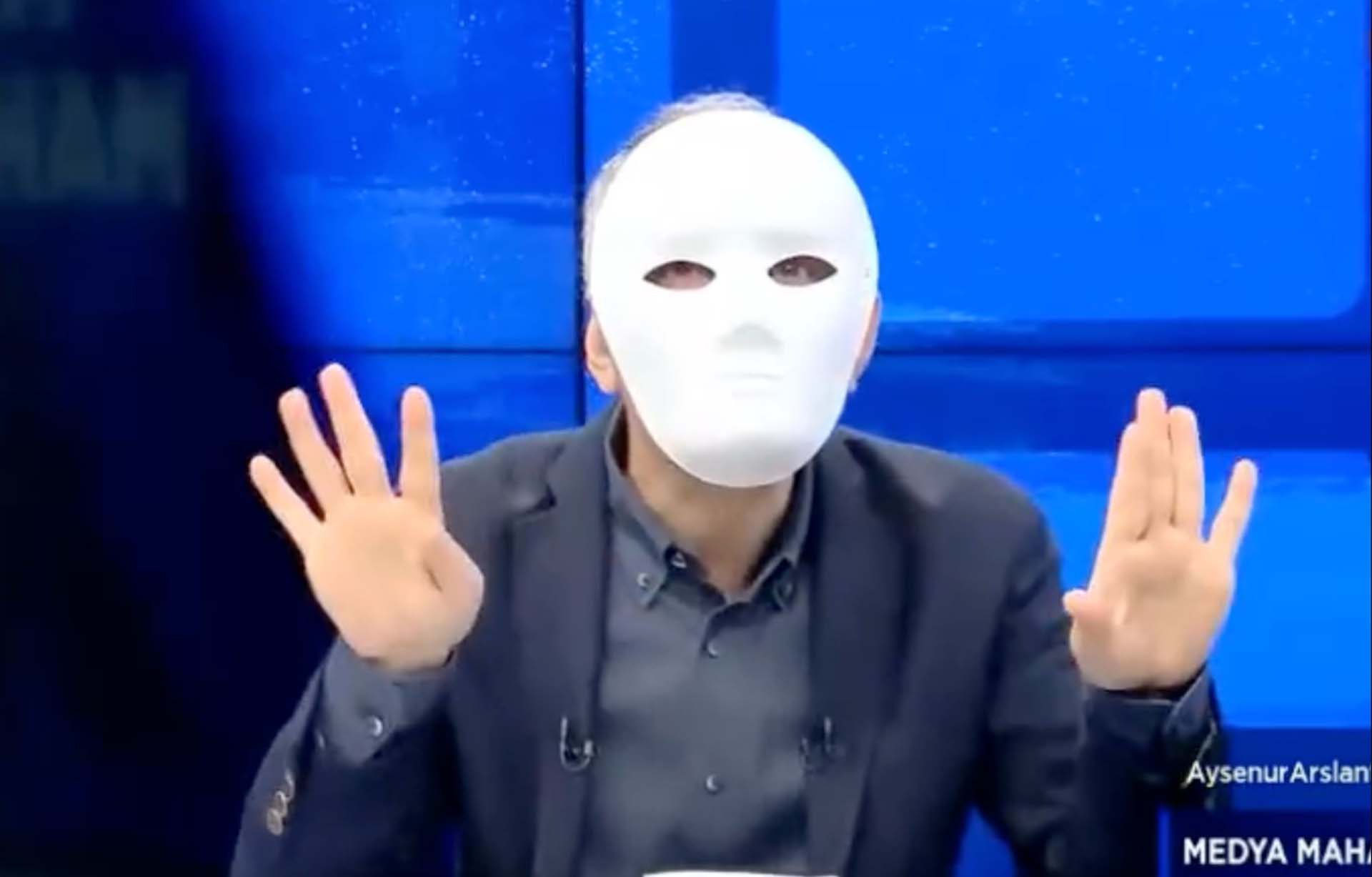 Emin Çapa, Halk TV'ye verilen cezayı protesto için maske taktı! RTÜK Başkanı Şahin'den yanıt geldi: Gerçekler için gözünüzü ve kulaklarınızı kapatmayın