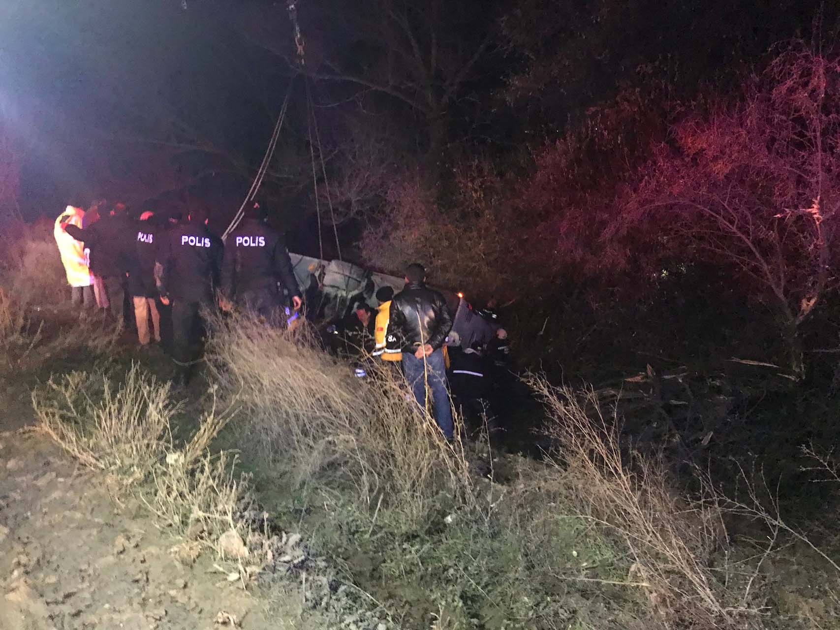 Konya Ereğli'de yolcu otobüsü şarampole devrildi: Çok sayıda yaralı var