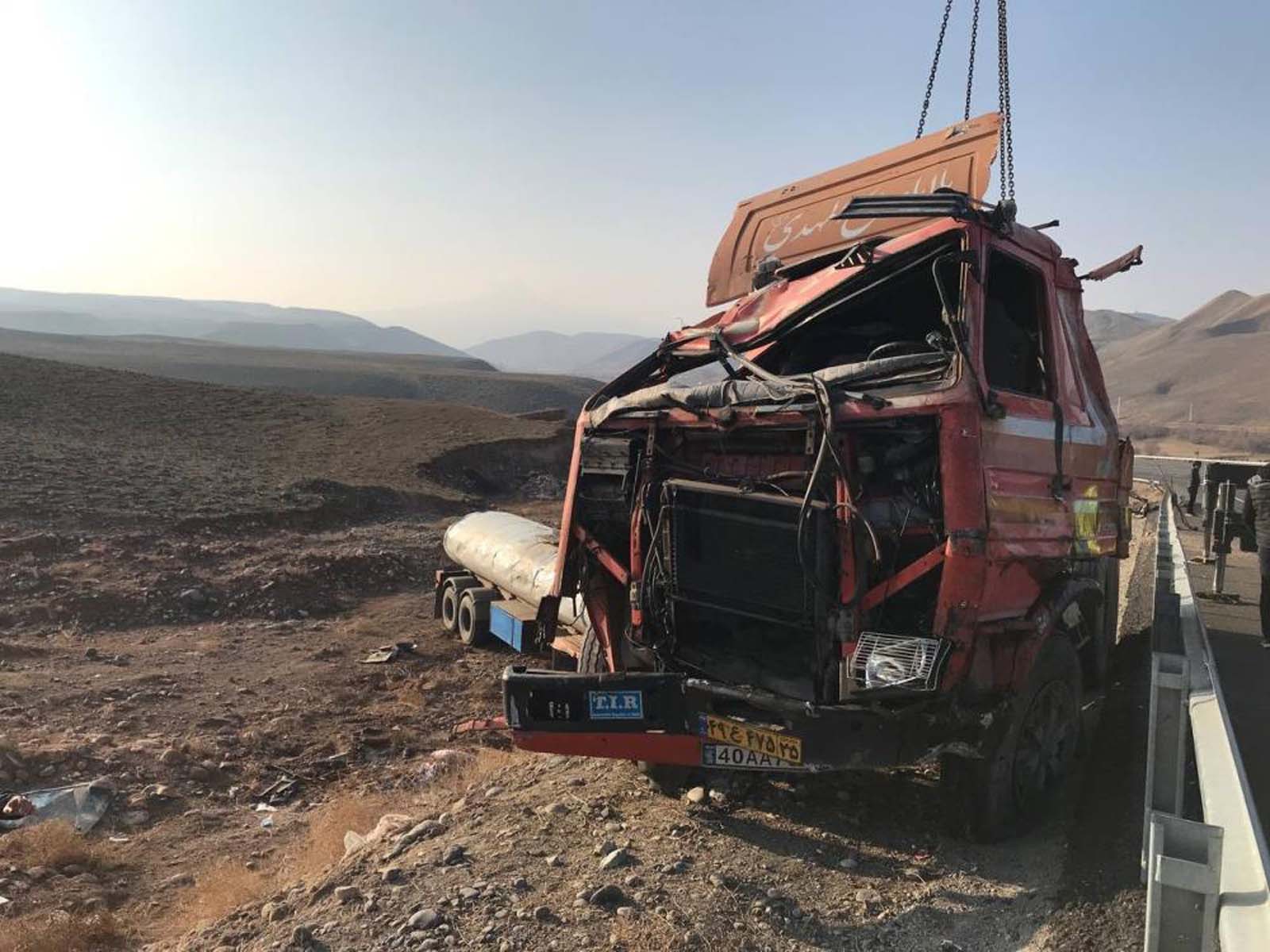 Tır kazası dehşeti yaşattı: Bir kişi hayatını kaybetti