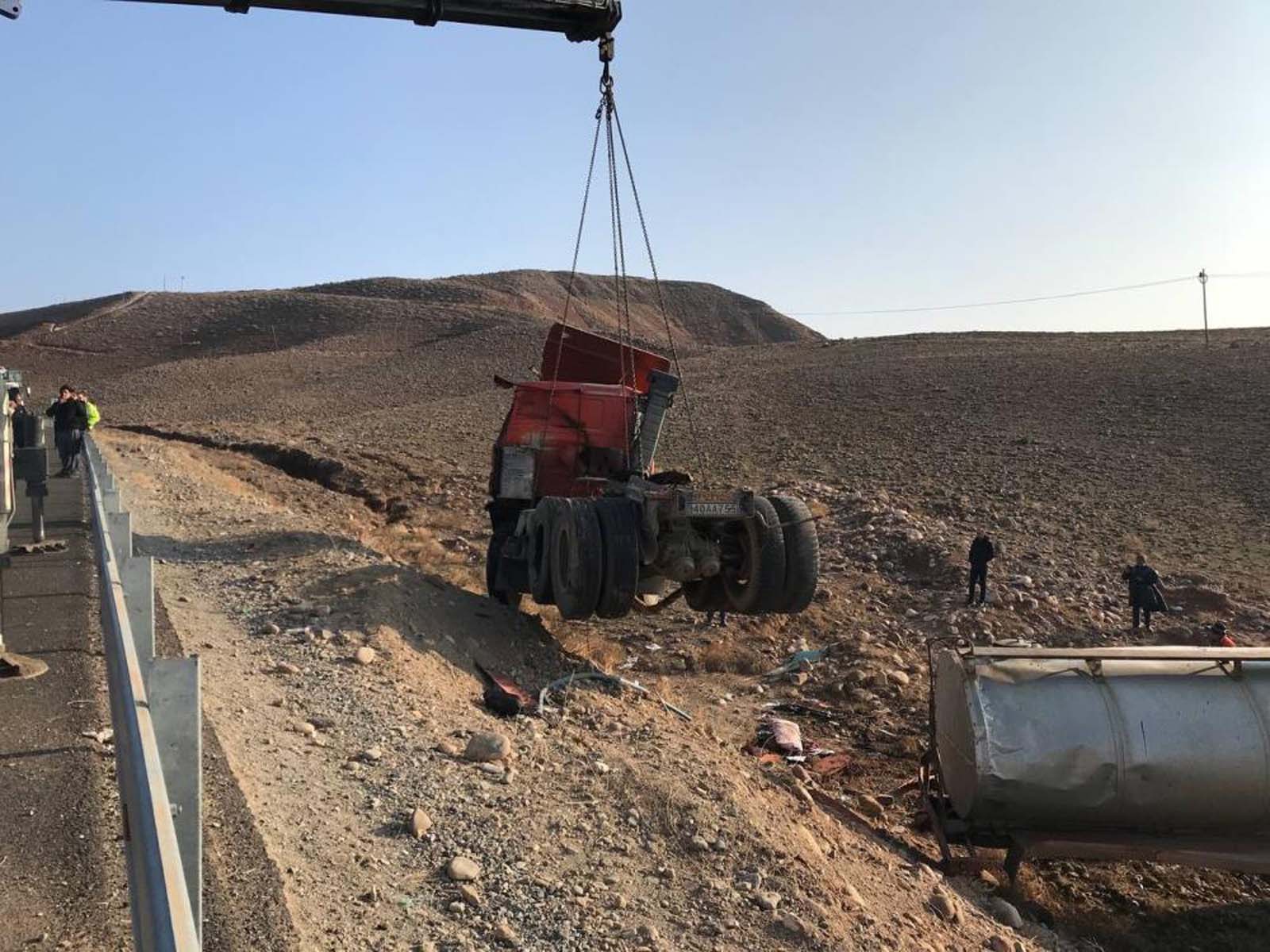 Tır kazası dehşeti yaşattı: Bir kişi hayatını kaybetti