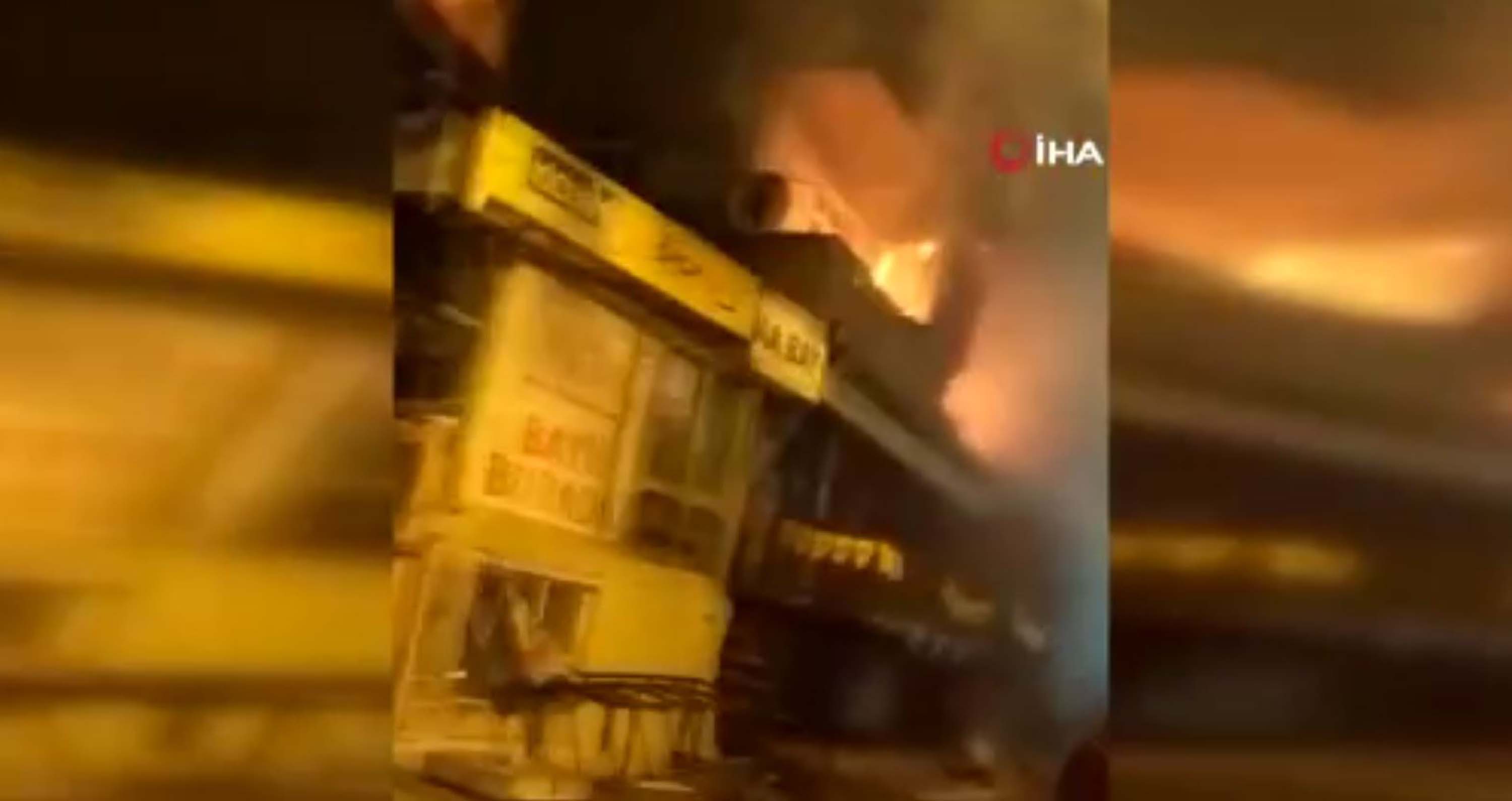 Evi boşaltan kiracı daireyi ateşe verdi, yanan dairede patlama meydana geldi