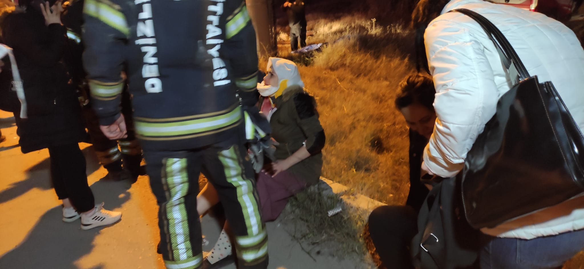 Denizli'de tır ile işçileri taşıyan minibüs çarpıştı: Ölü ve yaralılar var