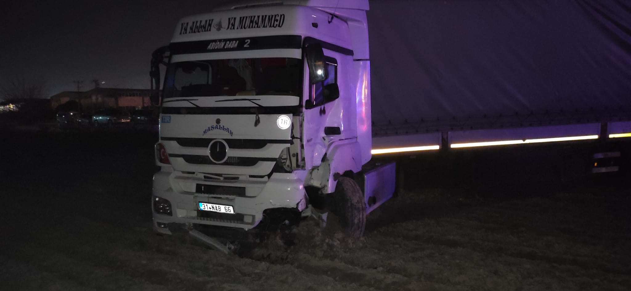 Denizli'de tır ile işçileri taşıyan minibüs çarpıştı: Ölü ve yaralılar var