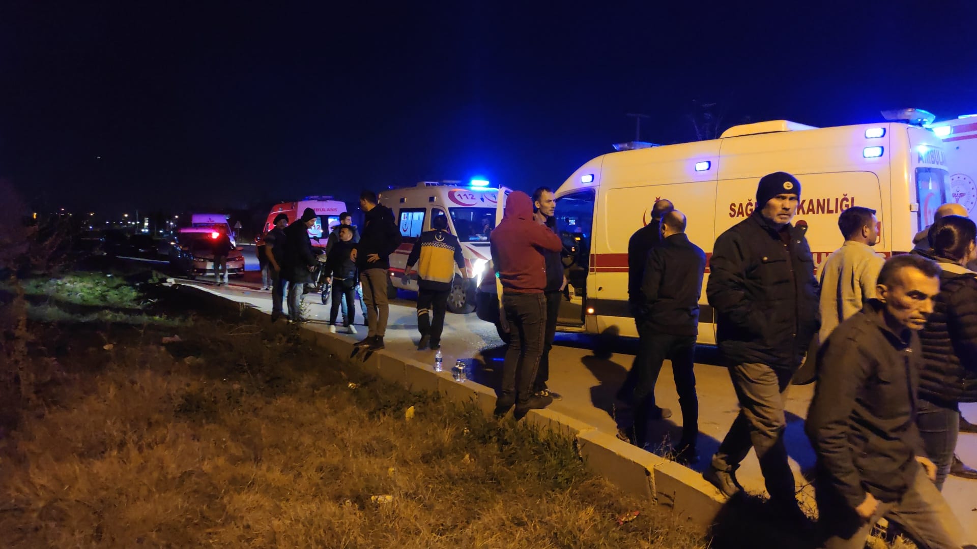 Denizli'de tır ile işçileri taşıyan minibüs çarpıştı: Ölü ve yaralılar var