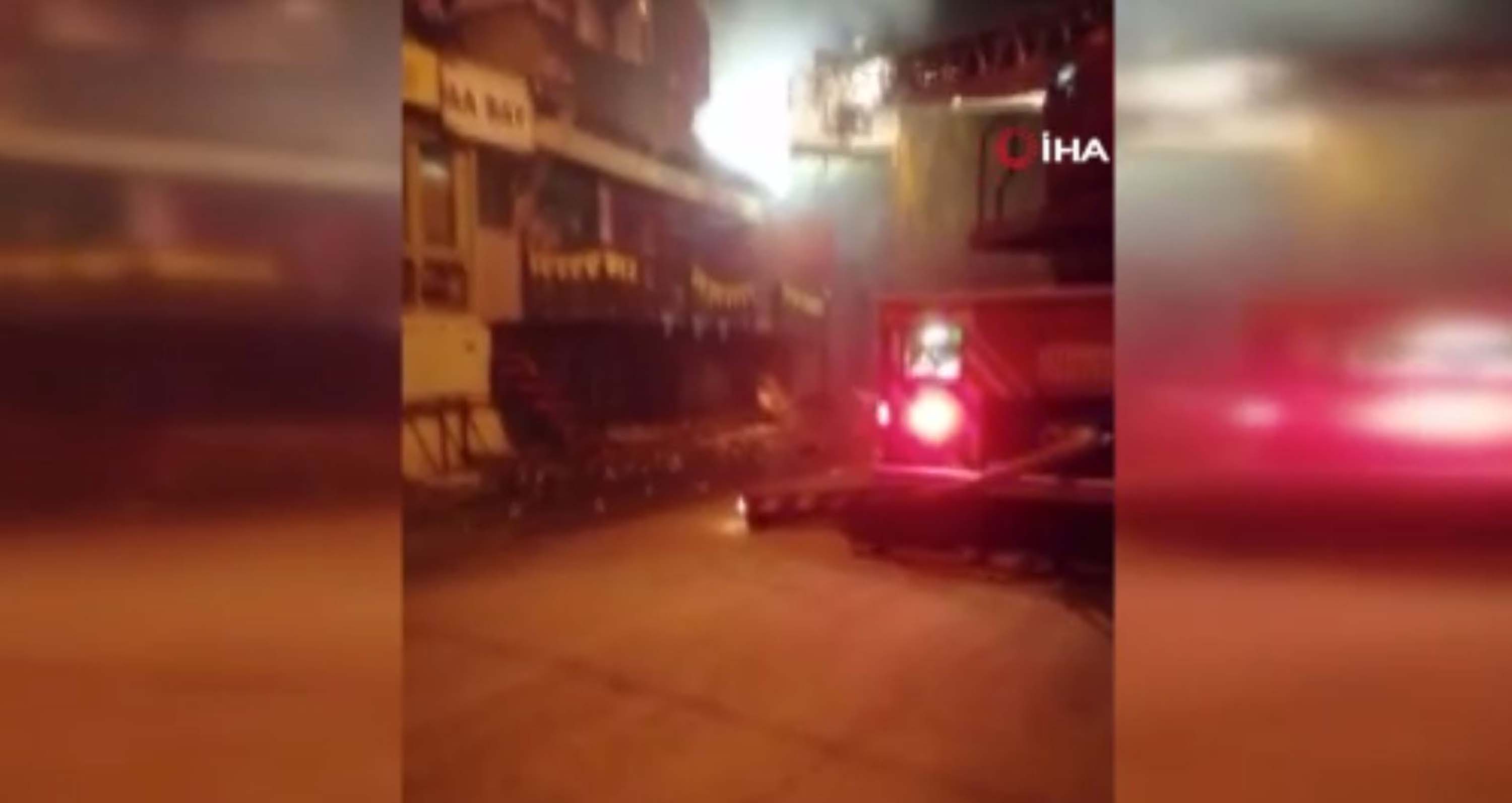 Evi boşaltan kiracı daireyi ateşe verdi, yanan dairede patlama meydana geldi