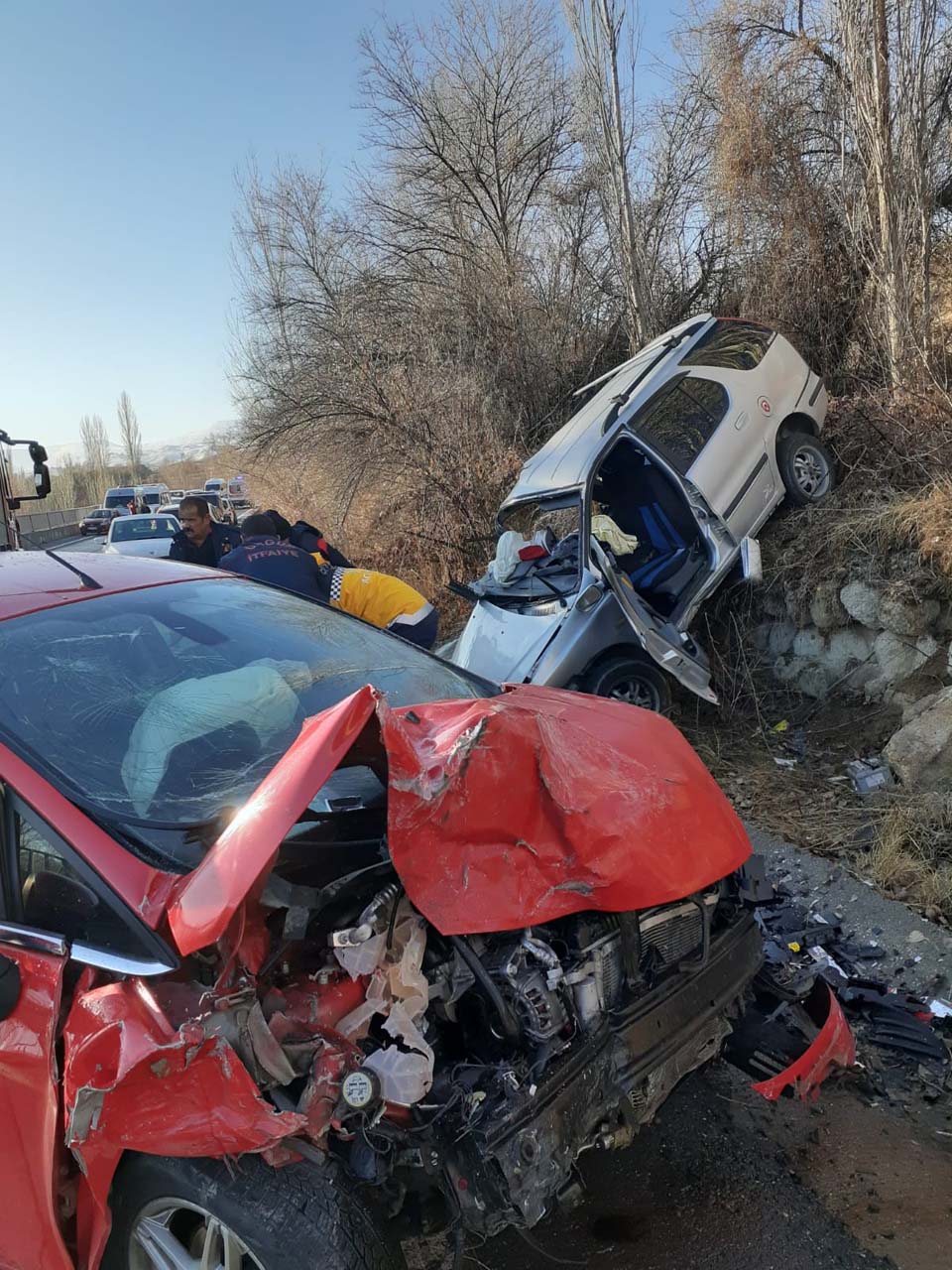 Nevşehir'de feci kaza! İki otomobil kafa kafaya çarpıştı: 4 aylık bebek öldü, yaralılar var