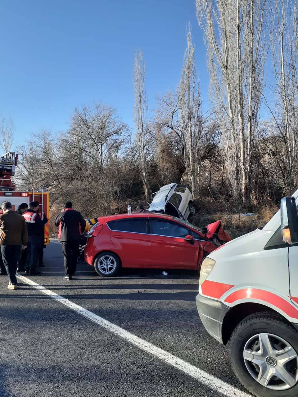 Nevşehir'de feci kaza! İki otomobil kafa kafaya çarpıştı: 4 aylık bebek öldü, yaralılar var