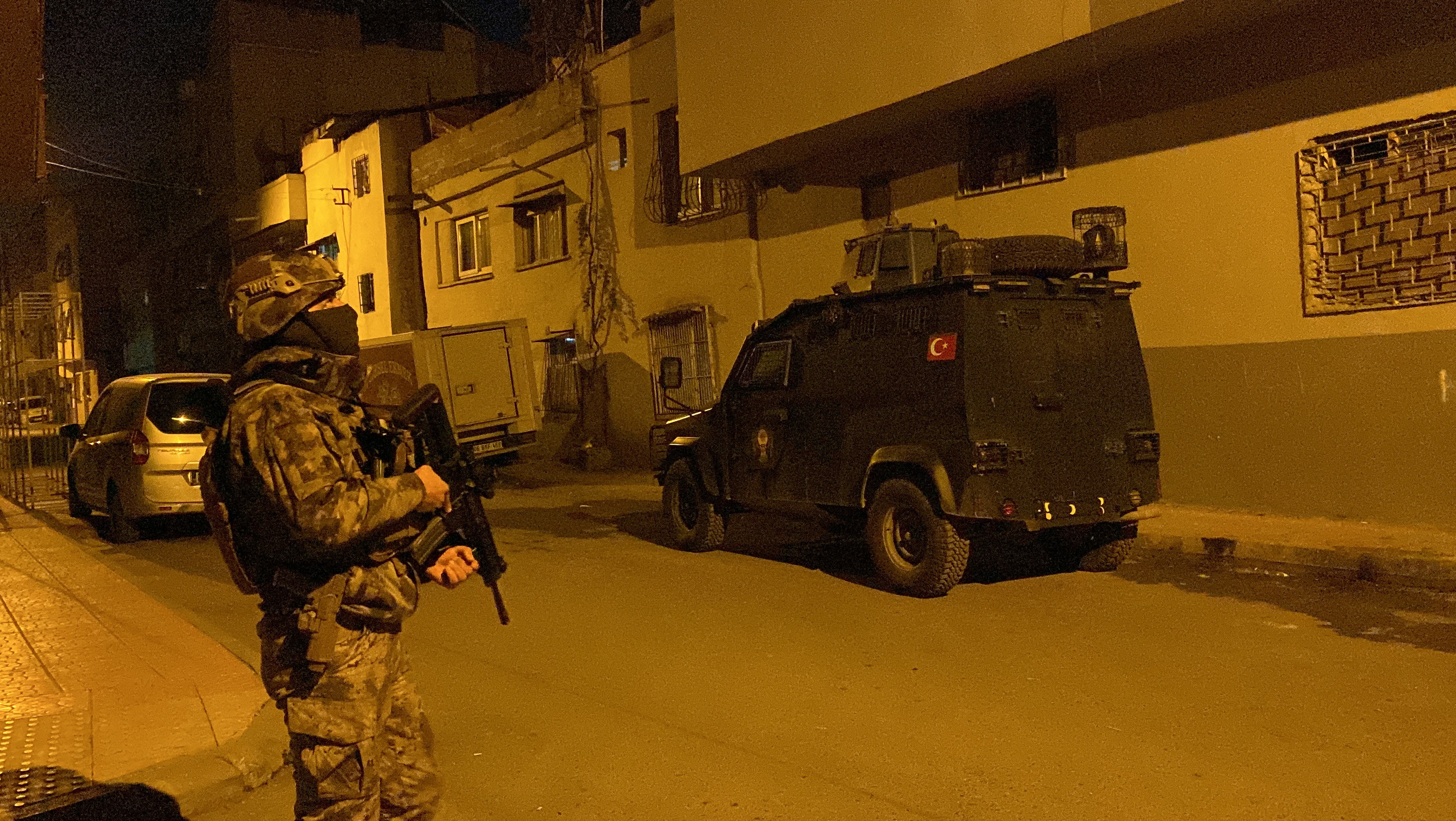 Mersin’de yılbaşı öncesi DEAŞ’a şafak operasyonu: 11 gözaltı kararı