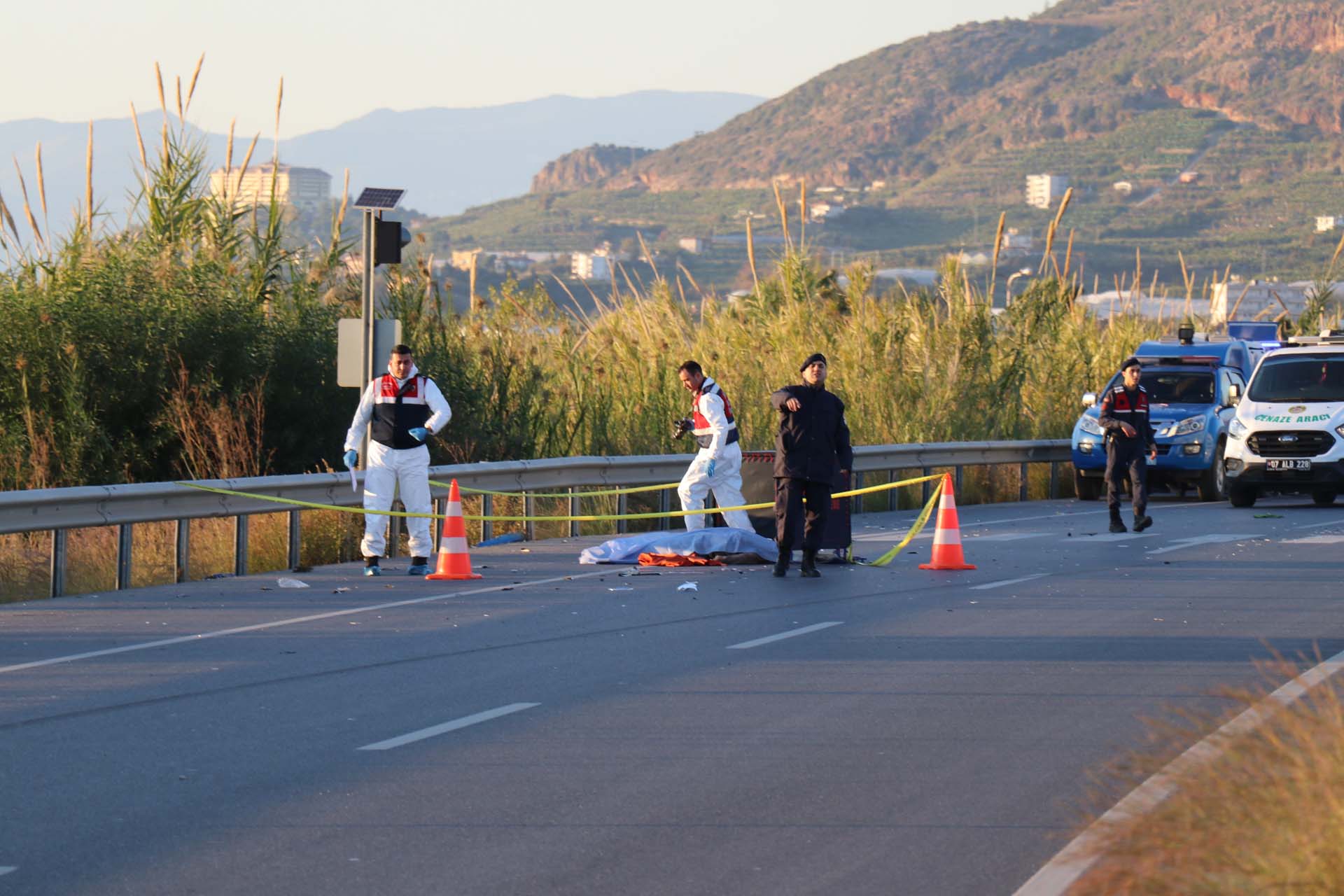 Antalya'da feci kaza! Otomobil, motosiklete çarptı: Çiftten acı haber geldi