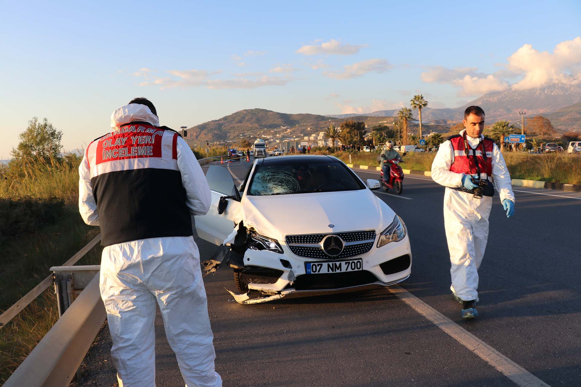 Antalya'da feci kaza! Otomobil, motosiklete çarptı: Çiftten acı haber geldi