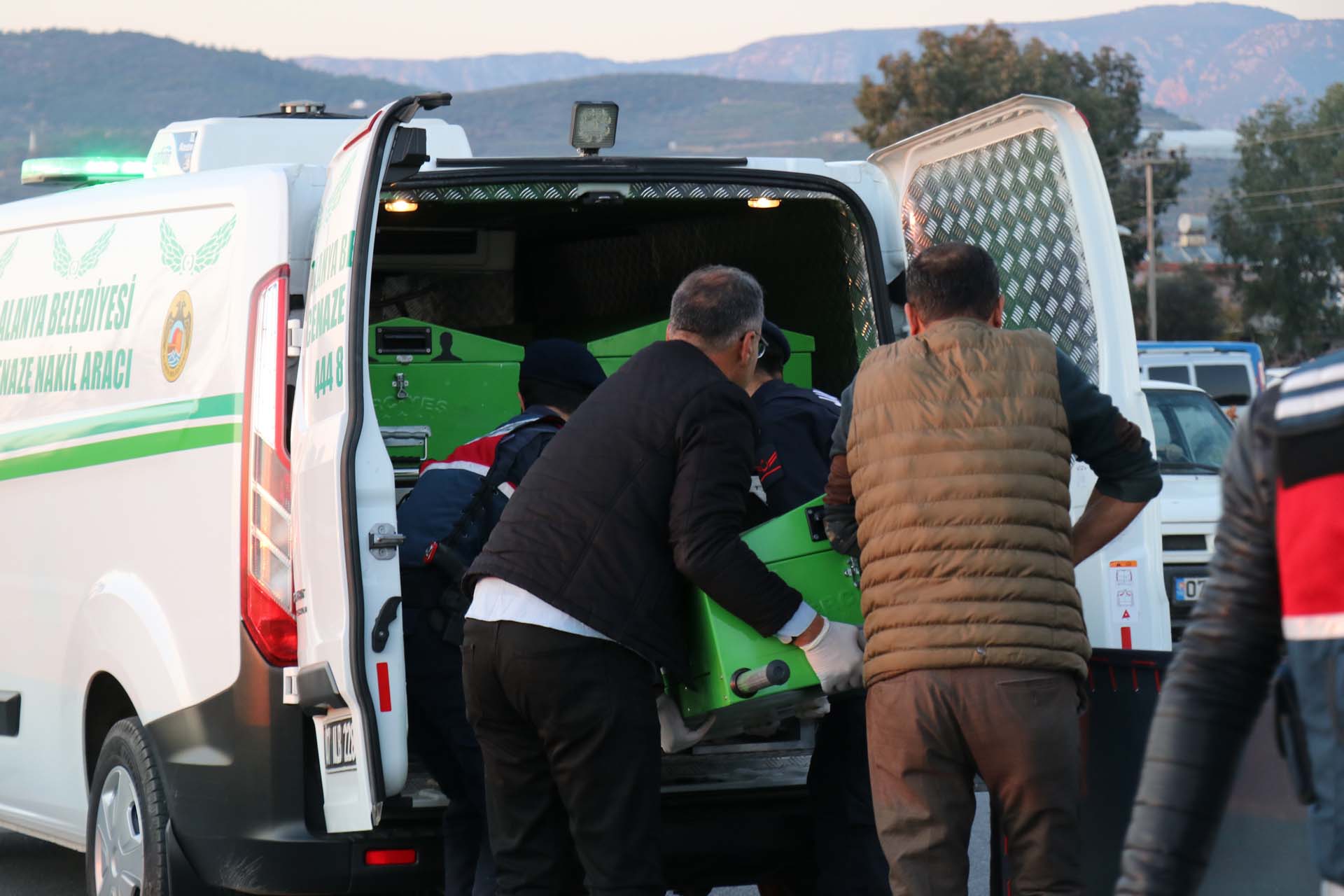 Antalya'da feci kaza! Otomobil, motosiklete çarptı: Çiftten acı haber geldi