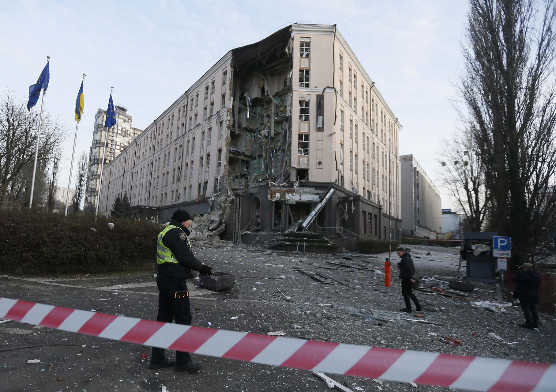 Rusya'dan Ukrayna'nın başkenti Kiev'e saldırı: Yıkılan yerler, ölen ve yarananlar var