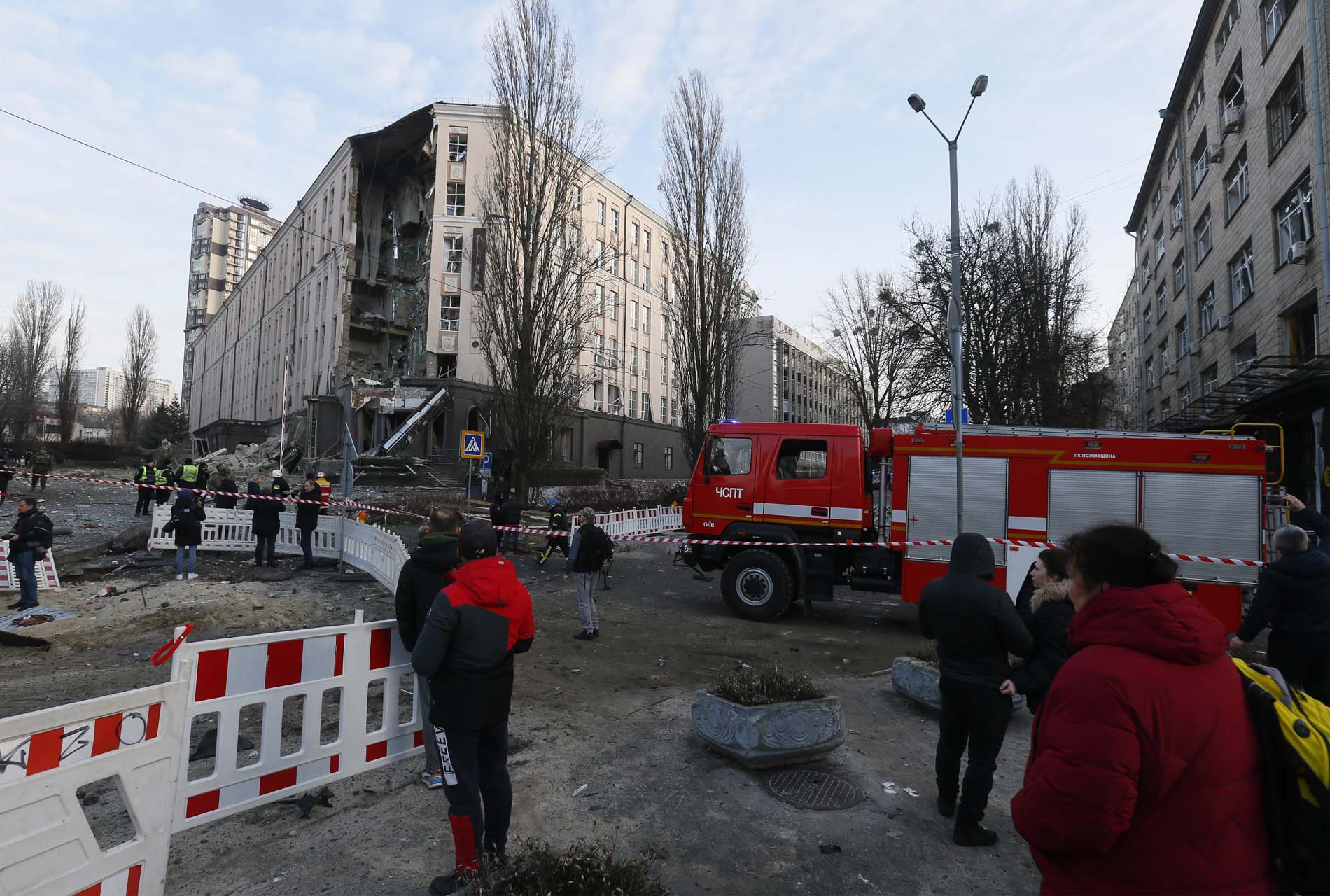Rusya'dan Ukrayna'nın başkenti Kiev'e saldırı: Yıkılan yerler, ölen ve yarananlar var
