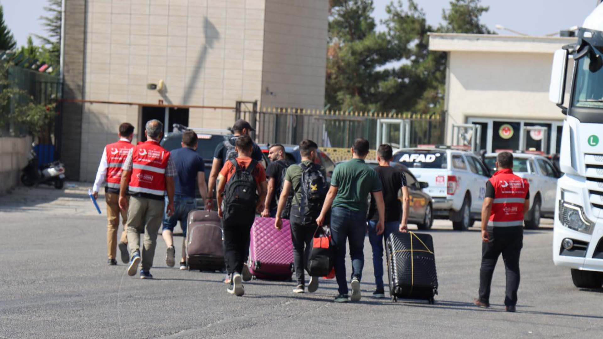 Bakan Süleyman Soylu açıkladı! Türkiye'de yaşayan ve ülkesine dönen Suriyeli sayısı belli oldu 