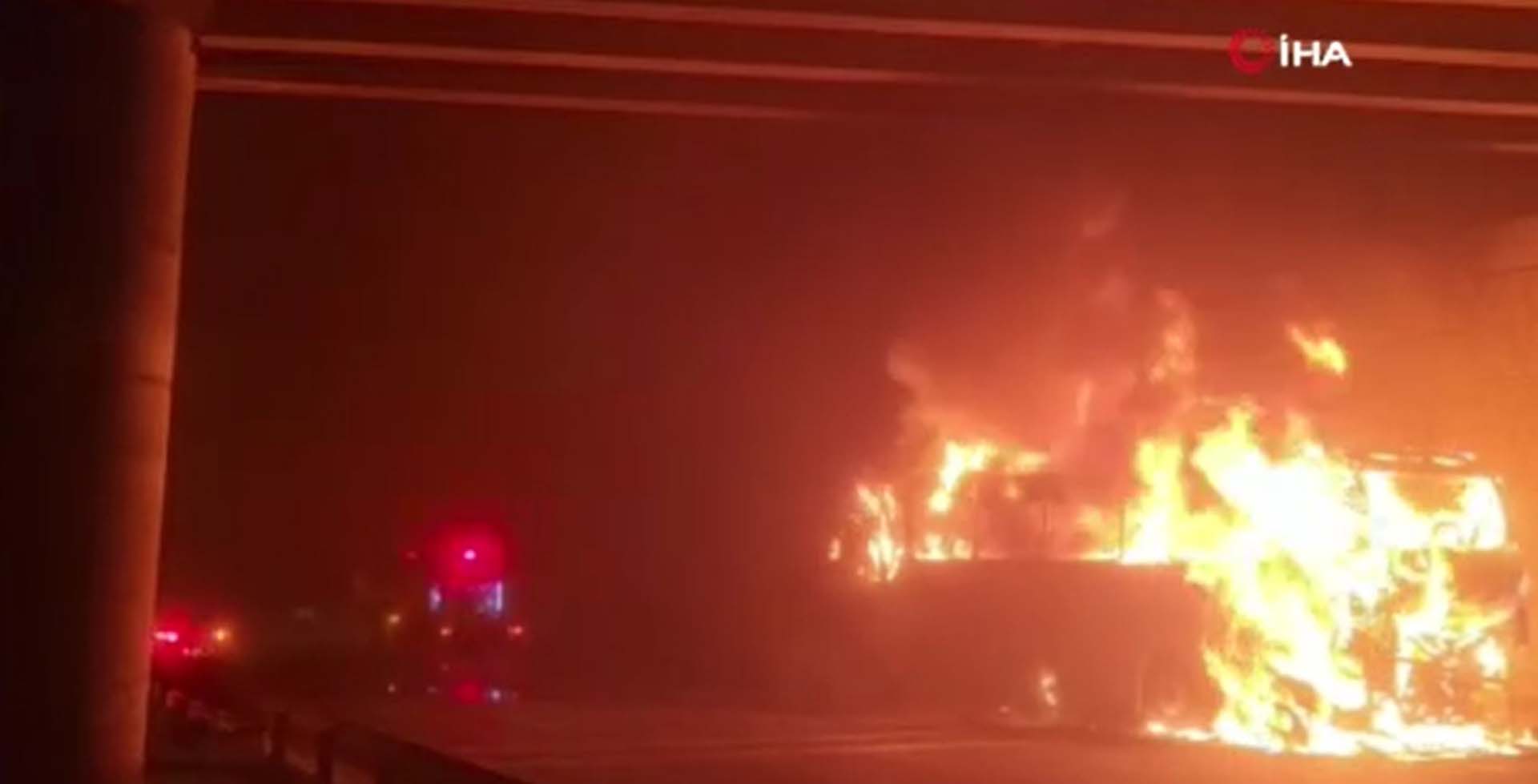 Bursa'da can pazarı: Yolcu otobüsü alev topuna döndü