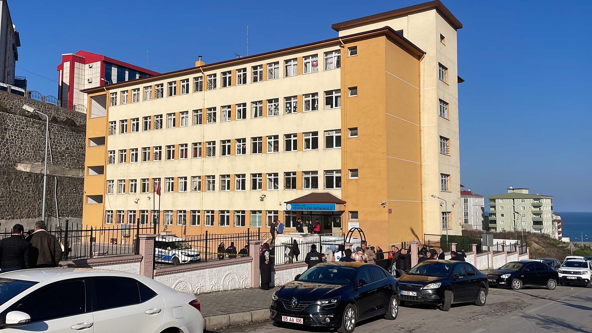 Samsun'da kan aktı! Okula gelen genç dehşet saçtı: Annesini silaha vurup öldürdü, erkek arkadaşını ağır yaraladı