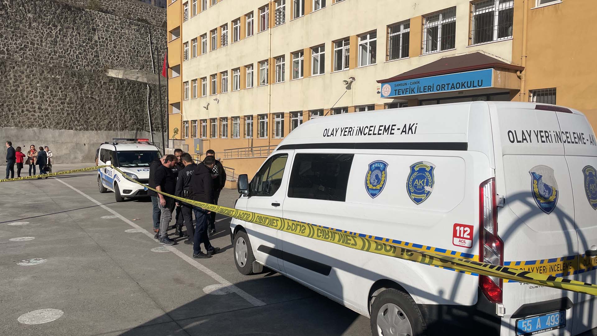 Samsun'da kan aktı! Okula gelen genç dehşet saçtı: Annesini silaha vurup öldürdü, erkek arkadaşını ağır yaraladı