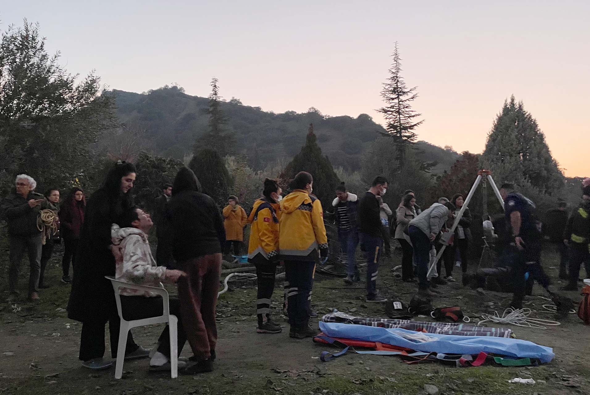 Korku filmi gibi bir olay: Baba ve oğlu 50 metrelik kuyuya düştü! Ekipler seferber oldu